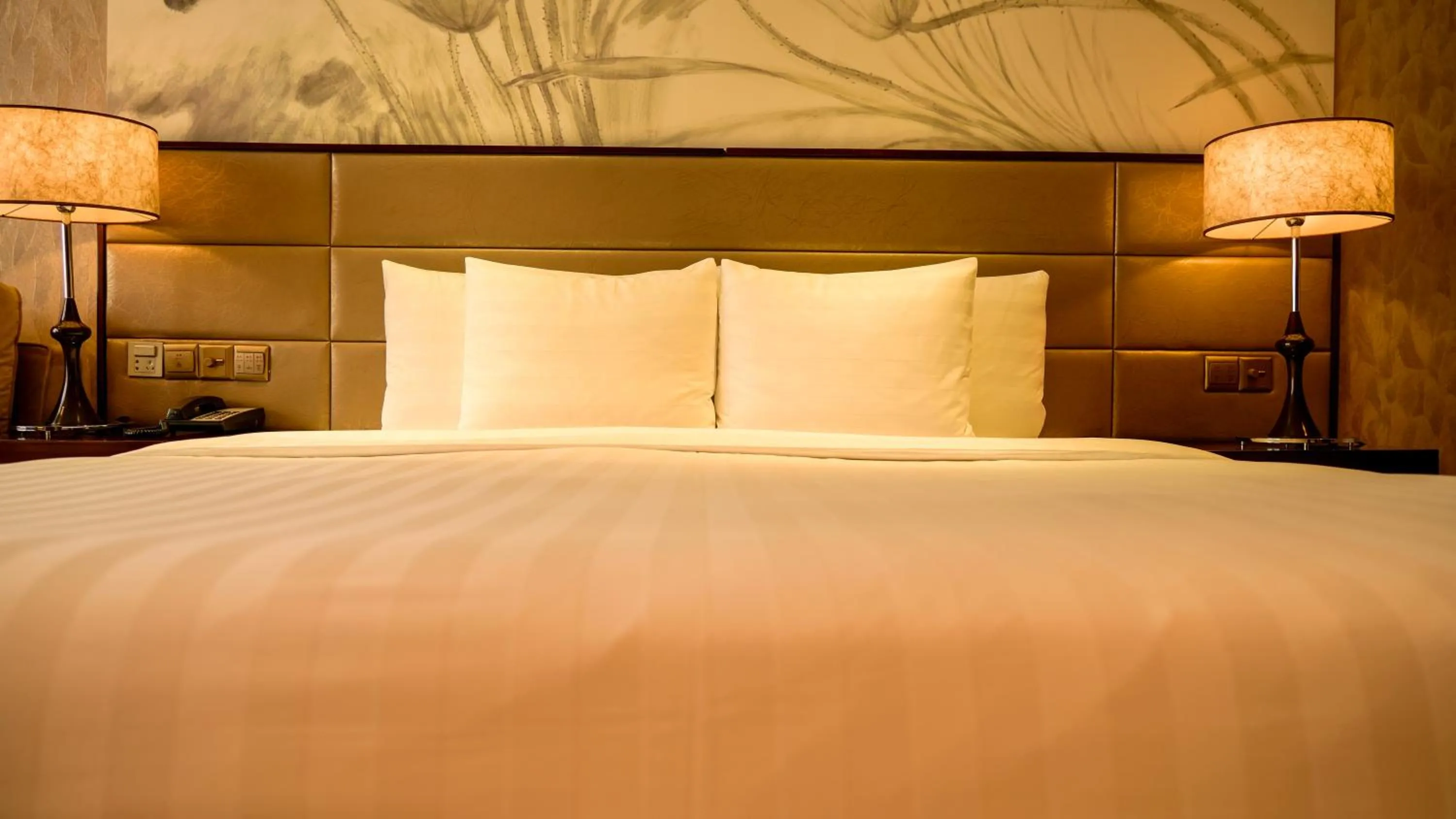 Photo of the whole room, Bed in Crowne Plaza Beijing Zhongguancun by IHG