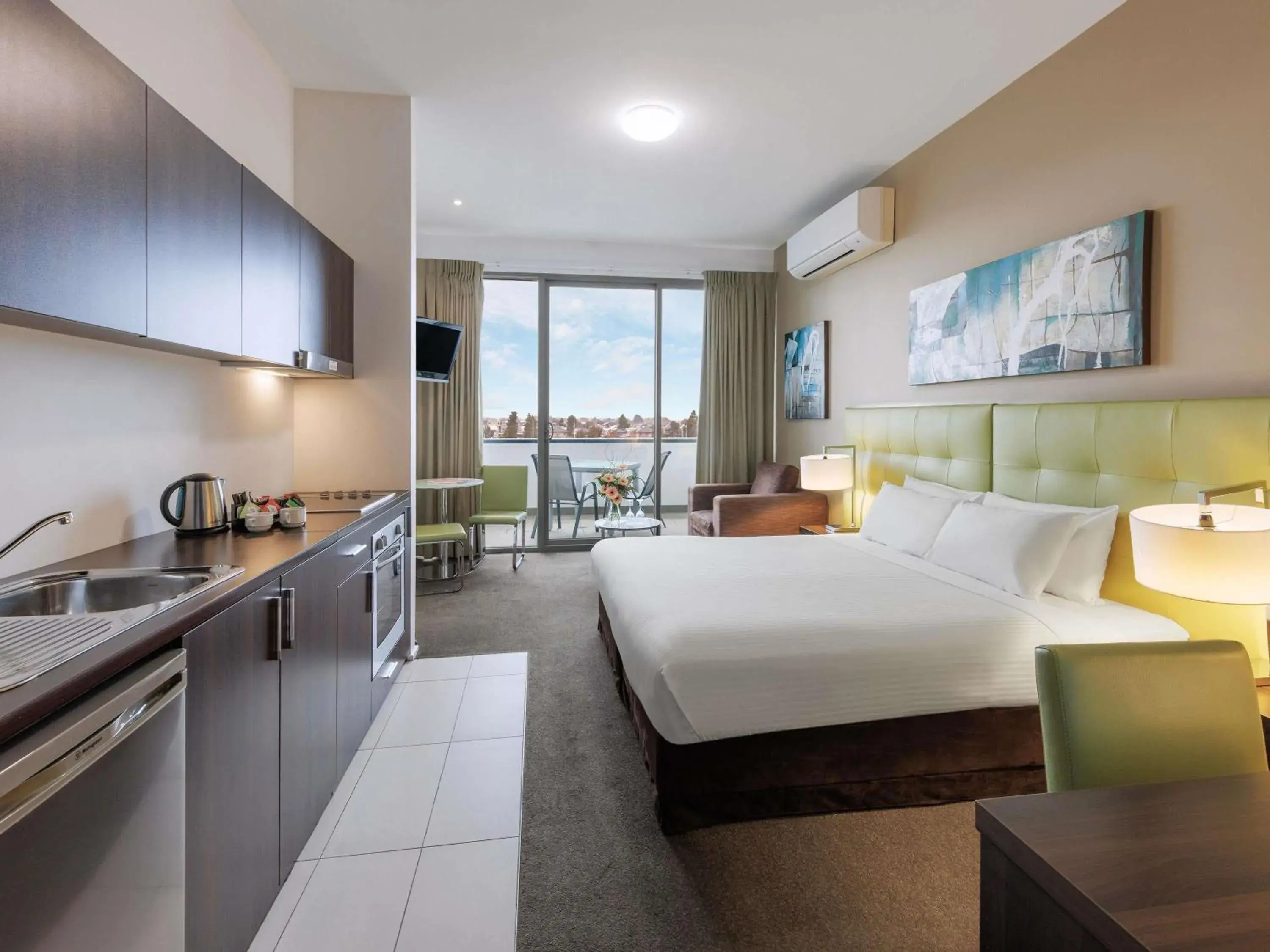 Studio Apartment with King Bed in Mercure Melbourne Caroline Springs Studio Apartment with King Bed in Mercure Melbourne Caroline Springs