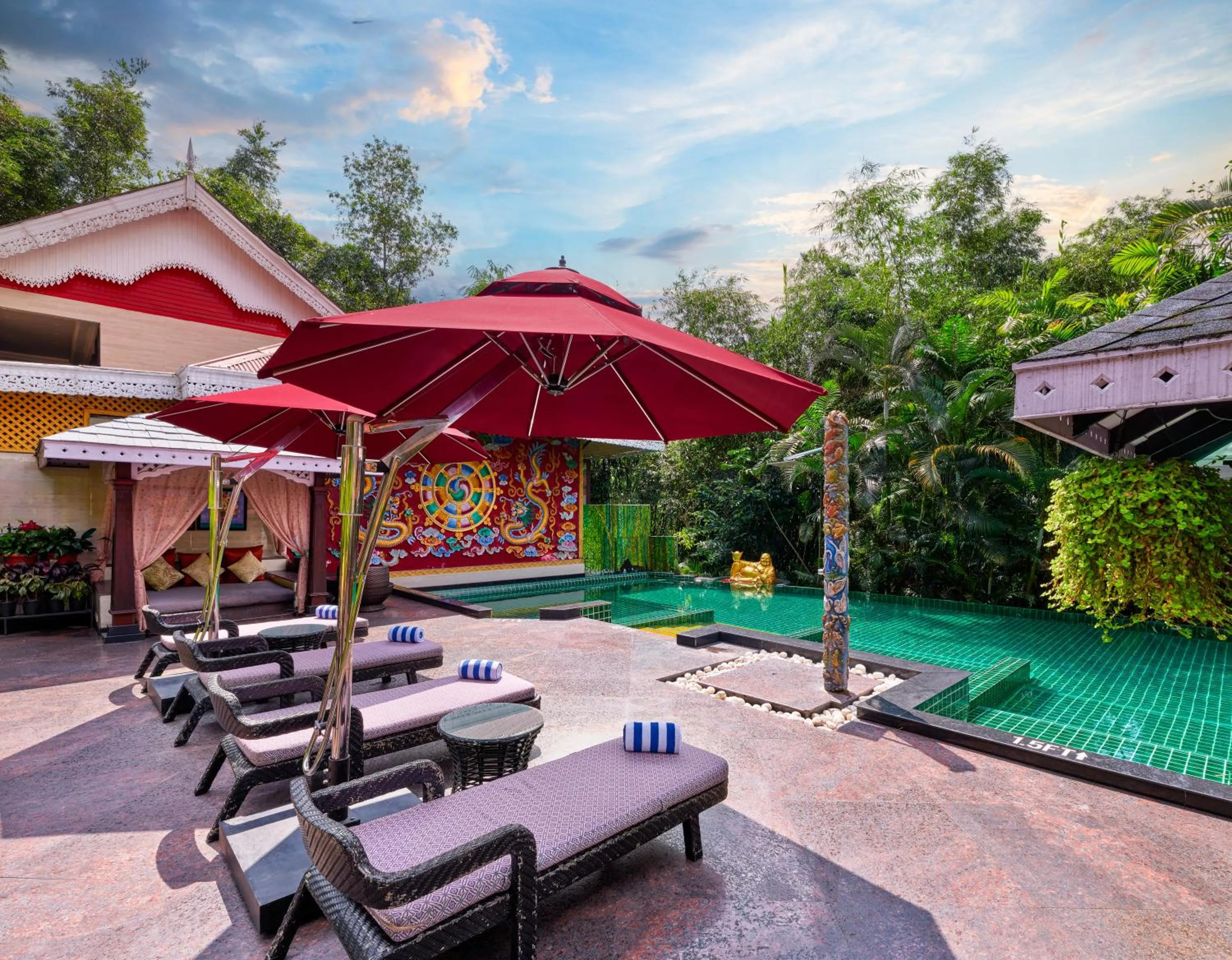 Swimming pool in Mayfair Spa Resort & Casino