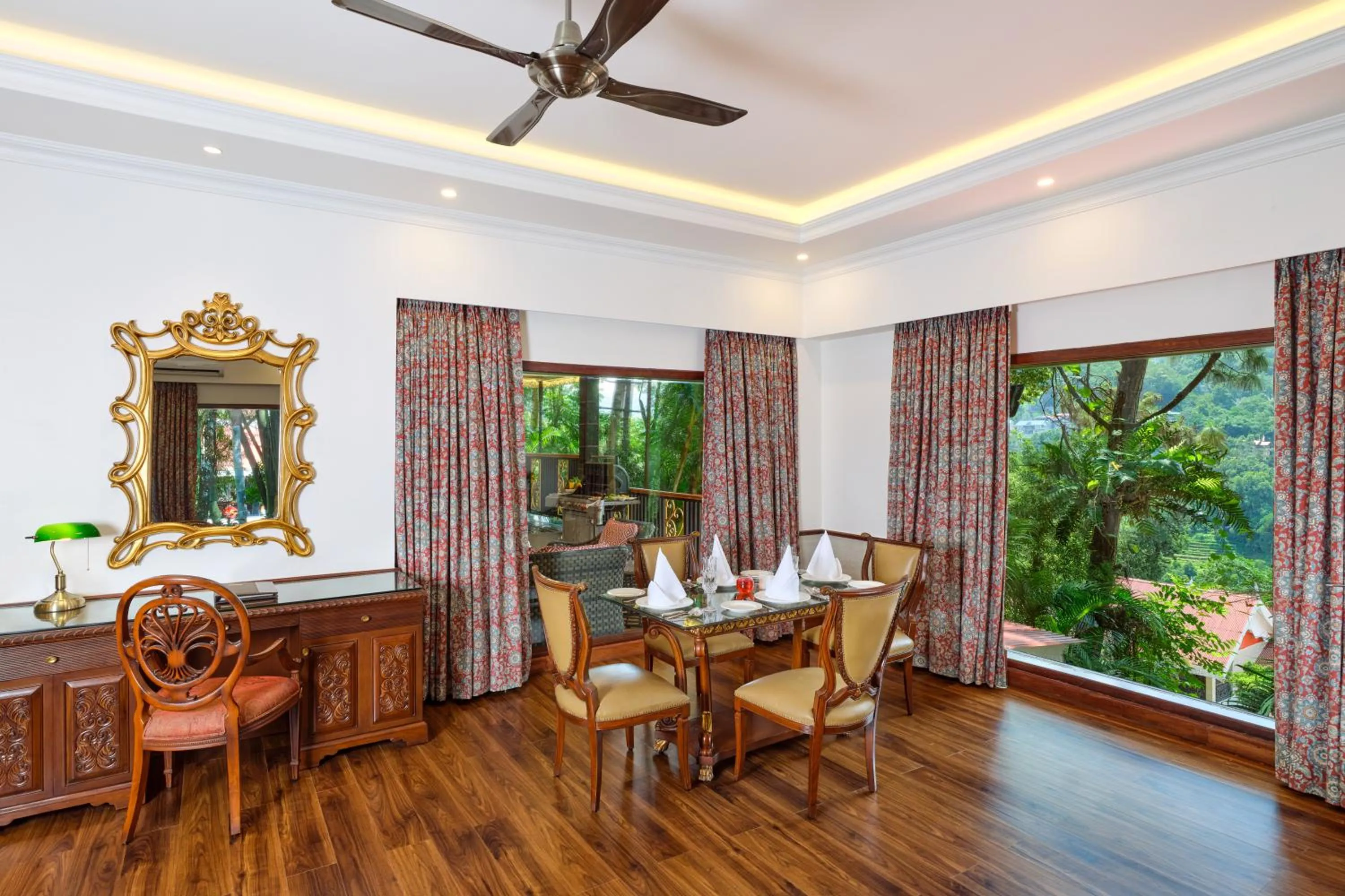 Seating area in Mayfair Spa Resort & Casino