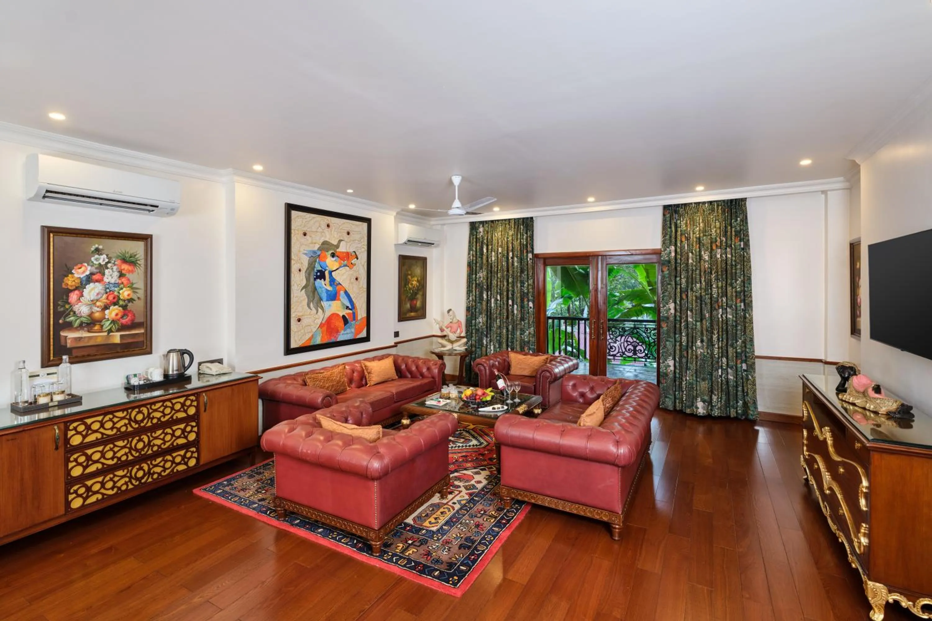 Living room in Mayfair Spa Resort & Casino