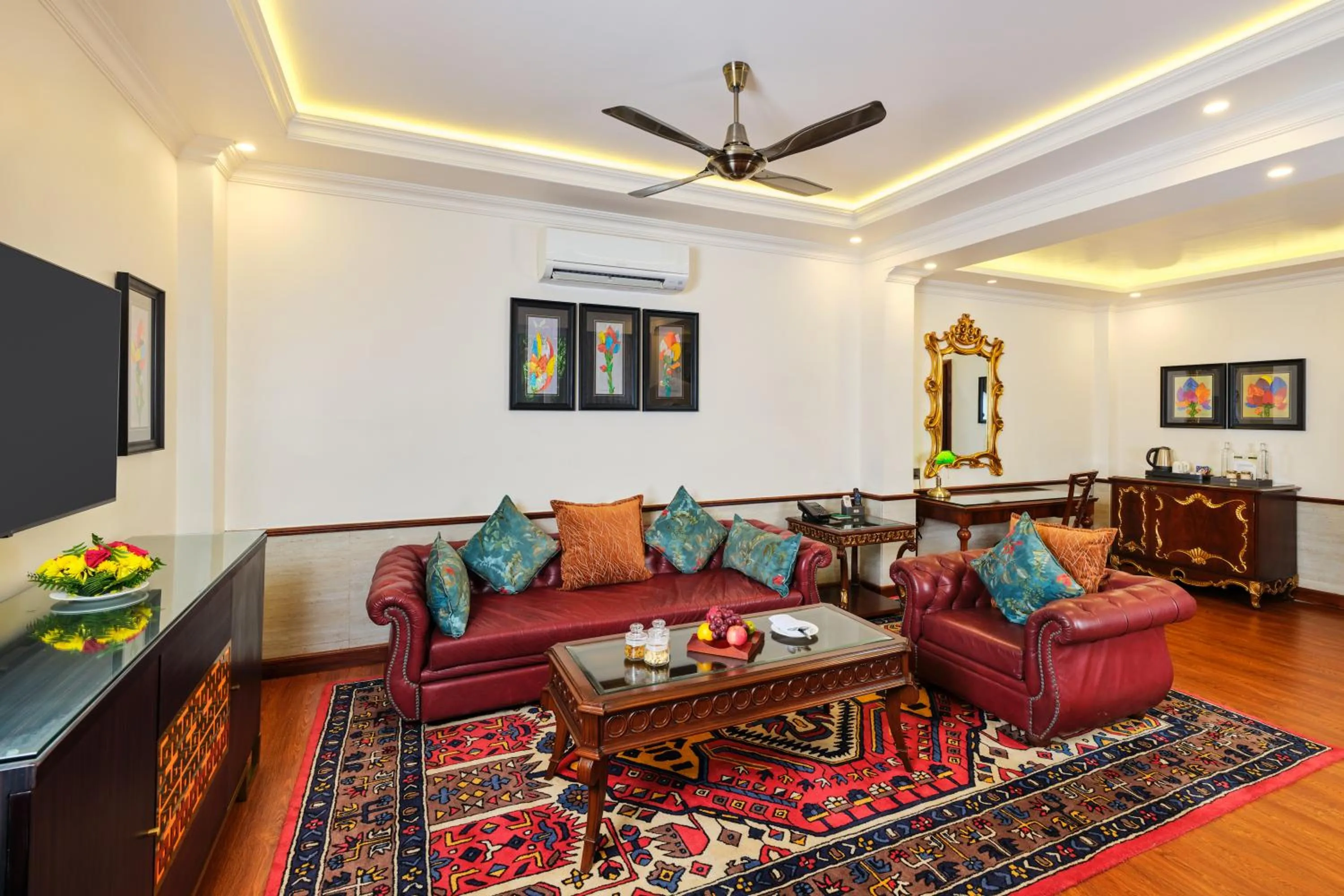 Living room in Mayfair Spa Resort & Casino