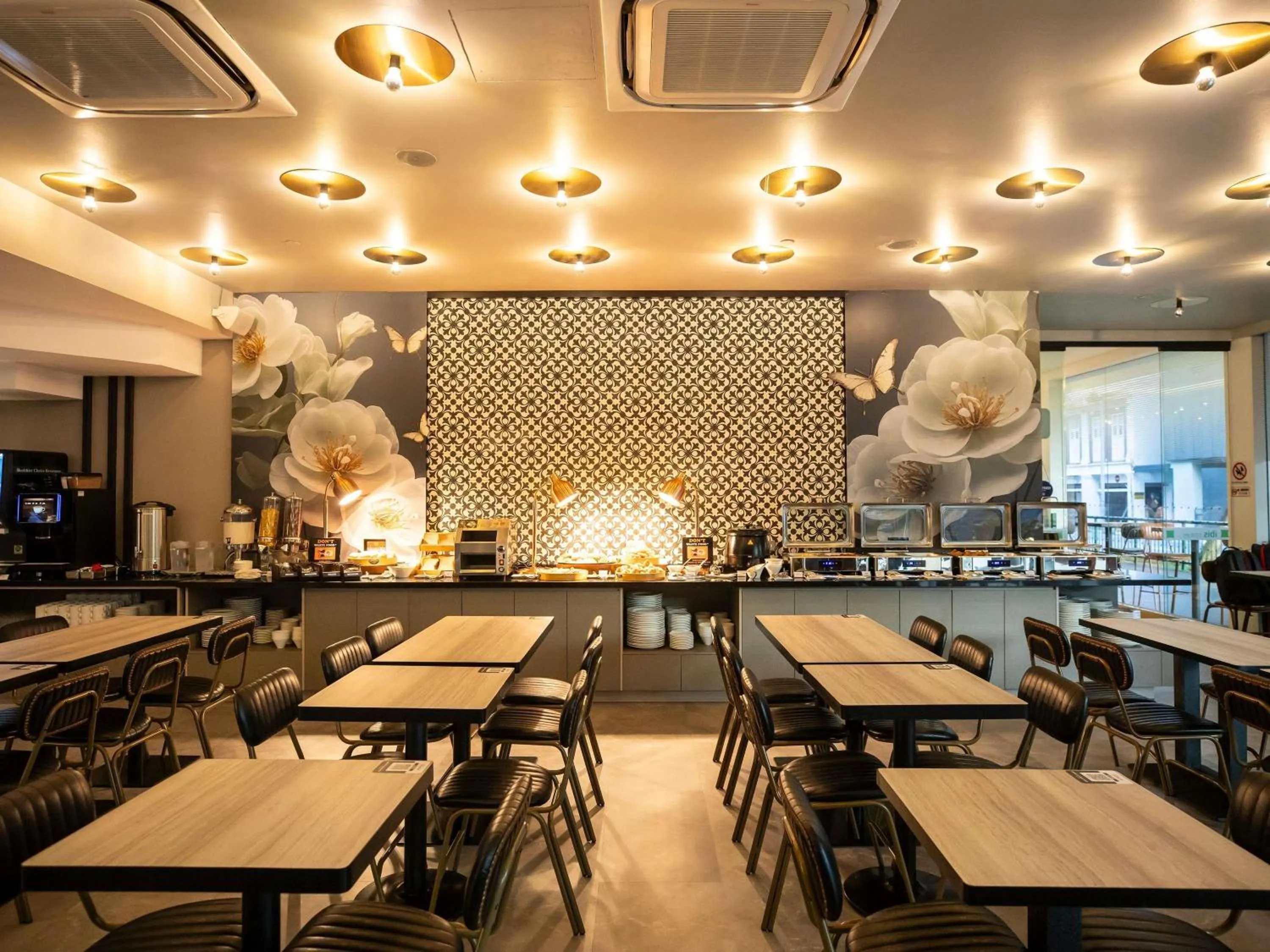 Restaurant/places to eat in ibis Styles Singapore Albert