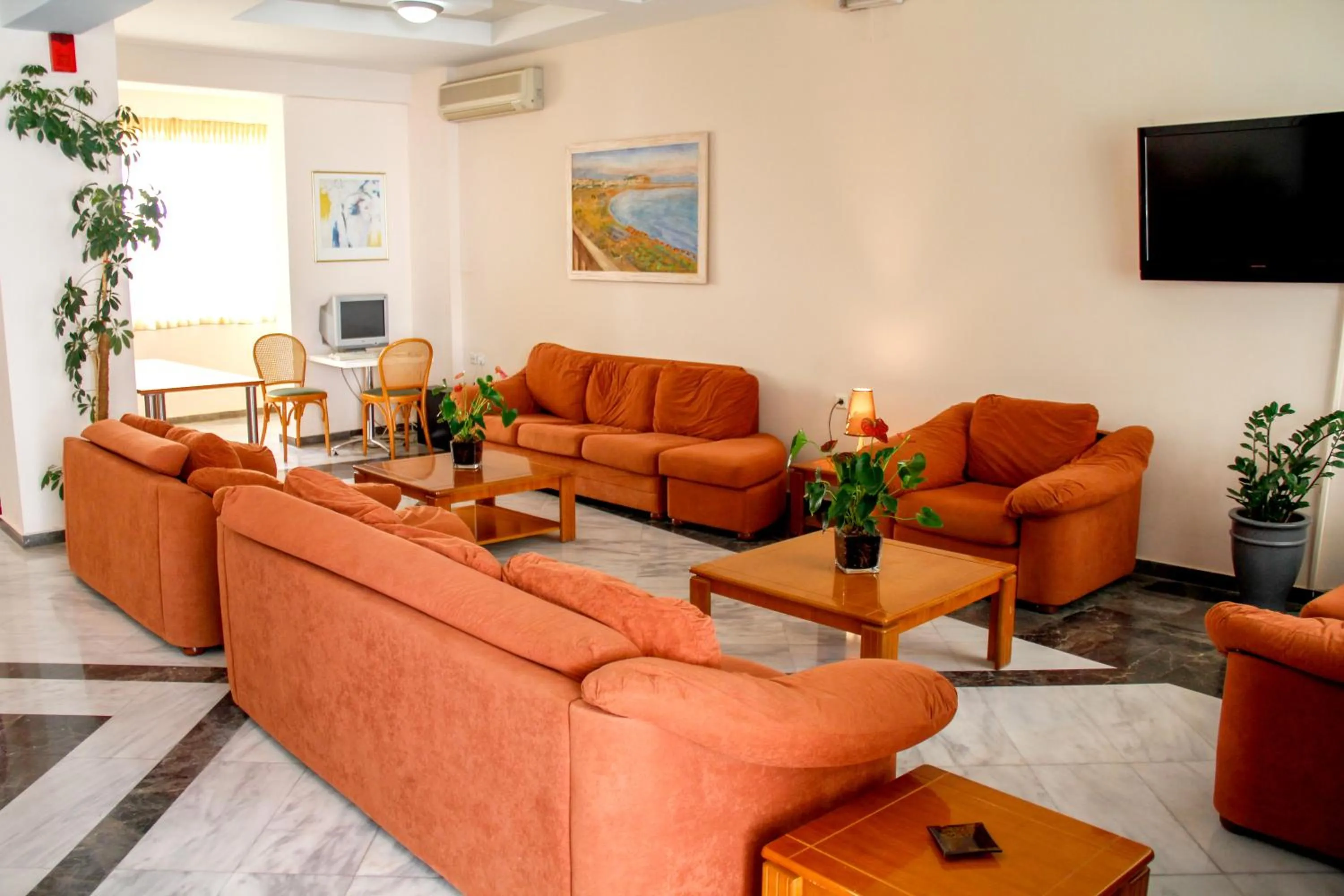 Communal lounge/ TV room in Kleoniki Mare