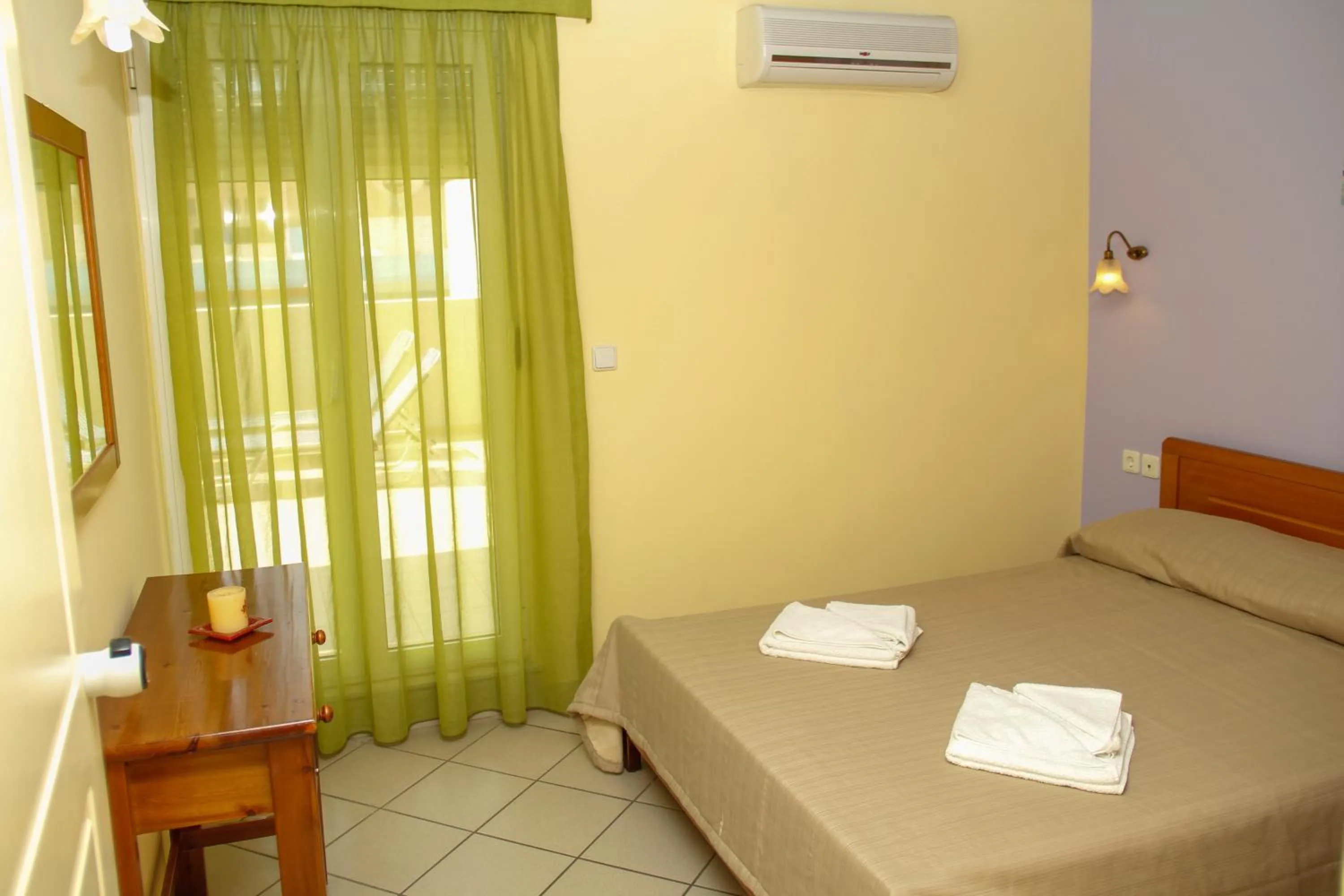 Bedroom, Bed in Kleoniki Mare