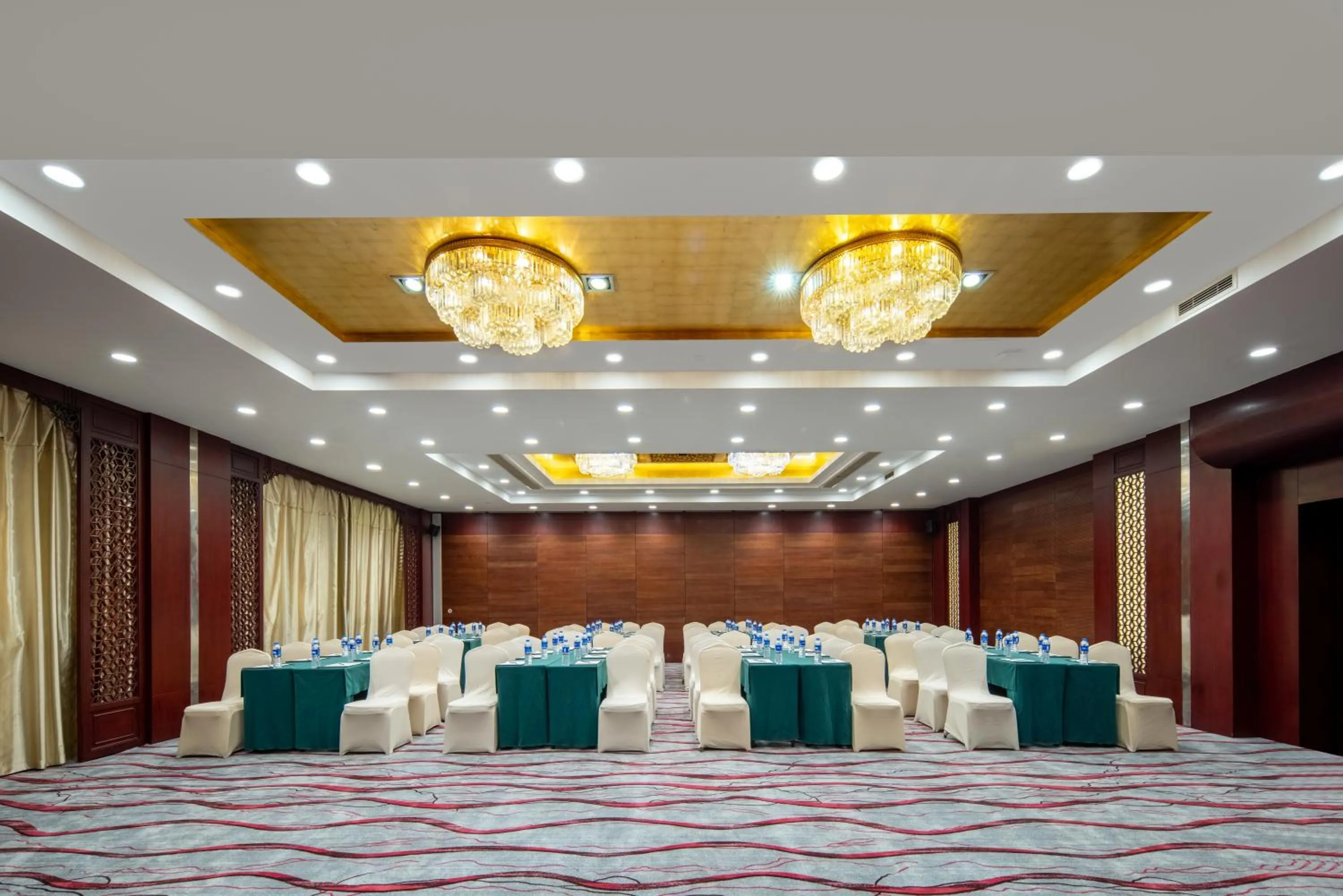 Gem Flower Hotel - North Bund