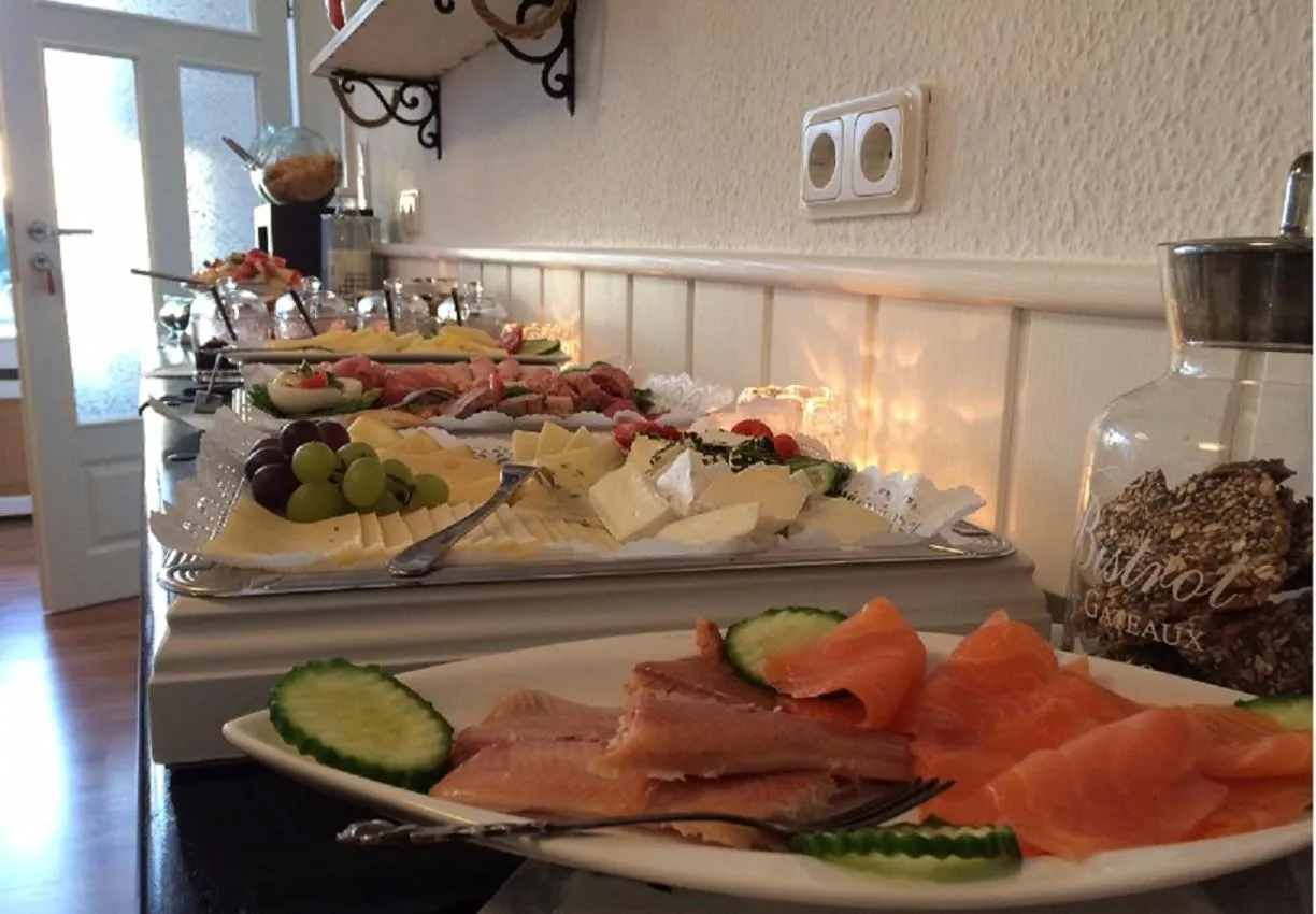 Buffet breakfast in Hotel Garni Landhaus Uttum