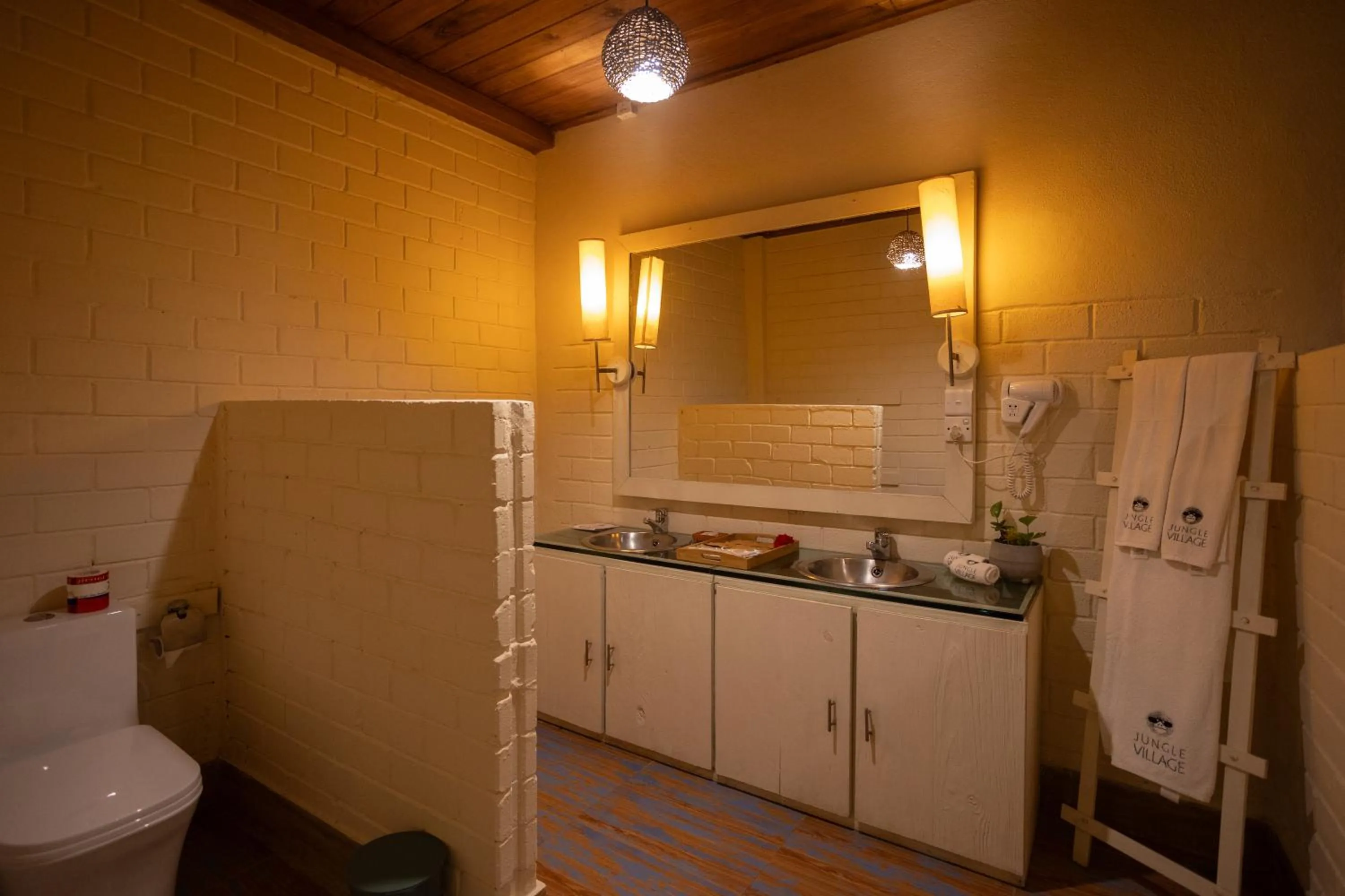 Bathroom in Jungle Village Unawatuna