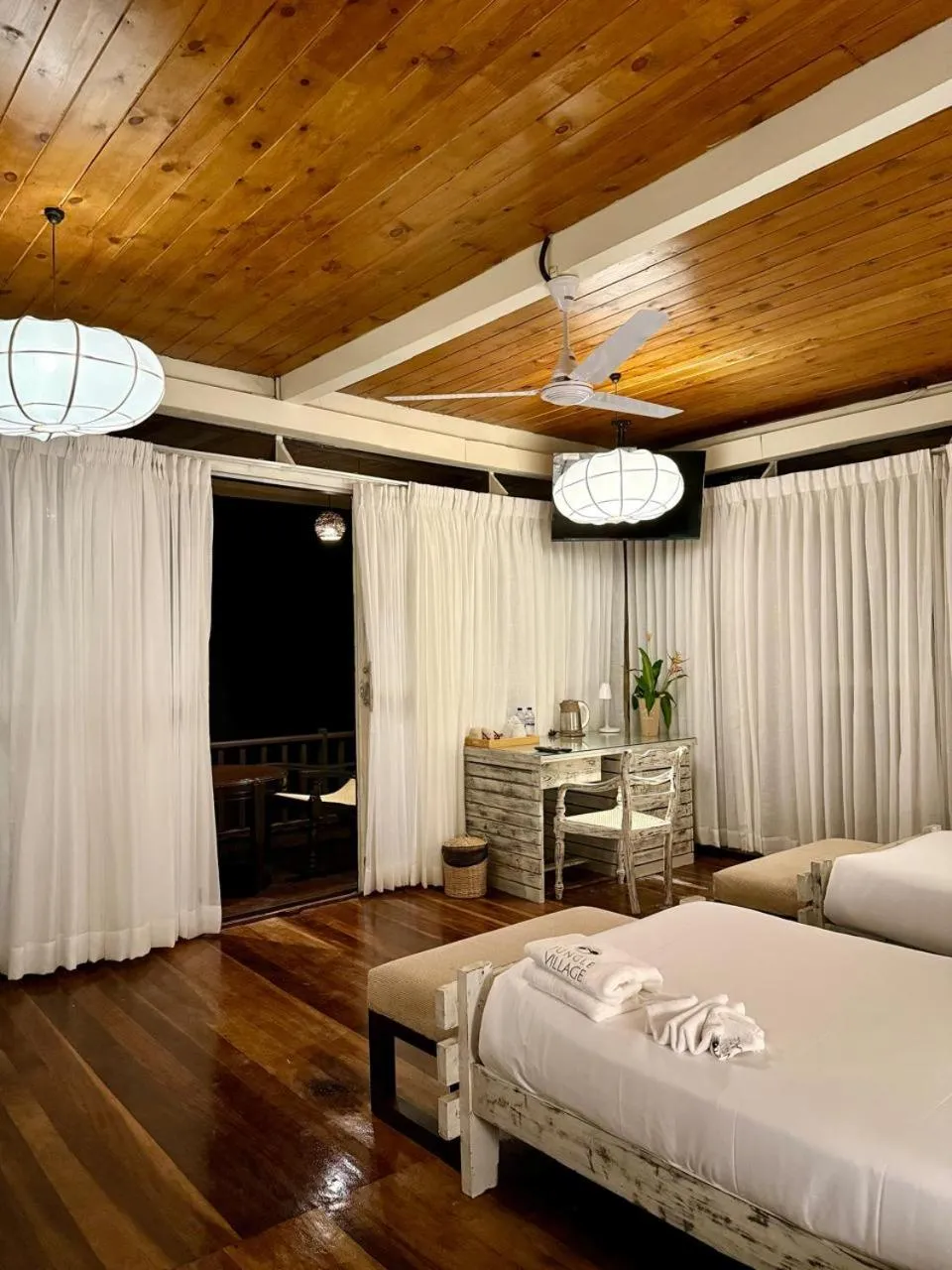 Bed in Jungle Village Unawatuna