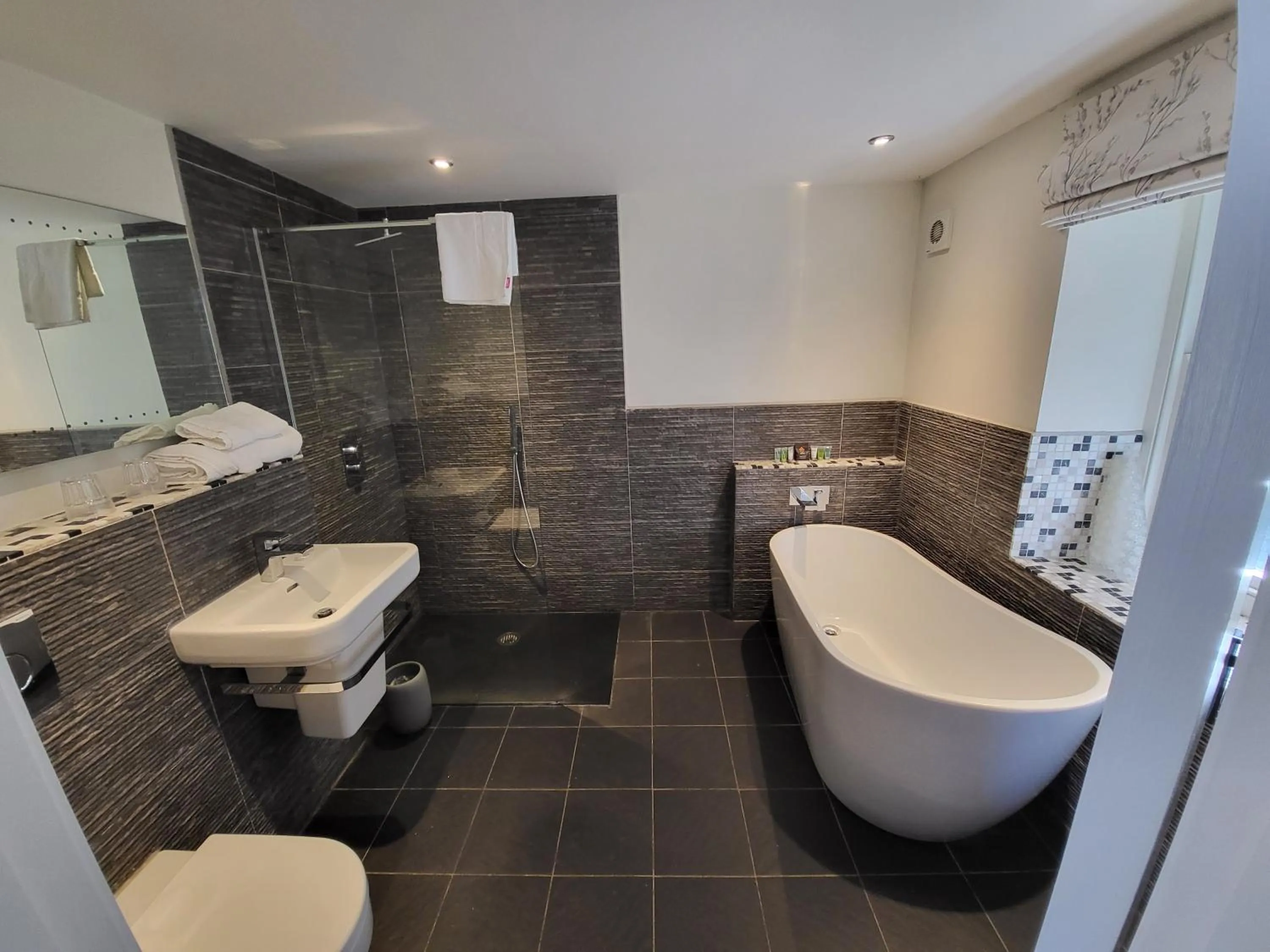 The Manifold Inn Hotel