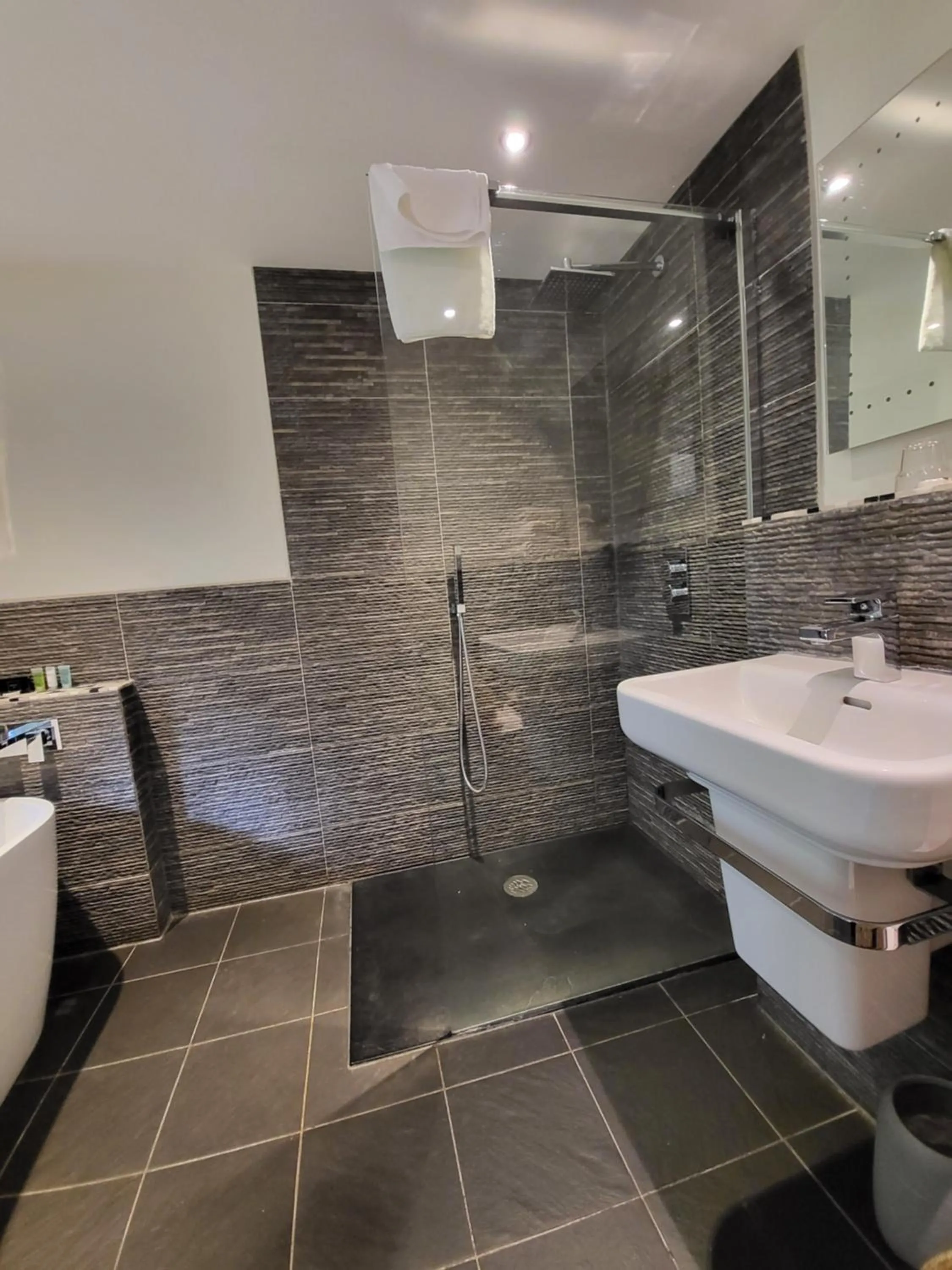 The Manifold Inn Hotel