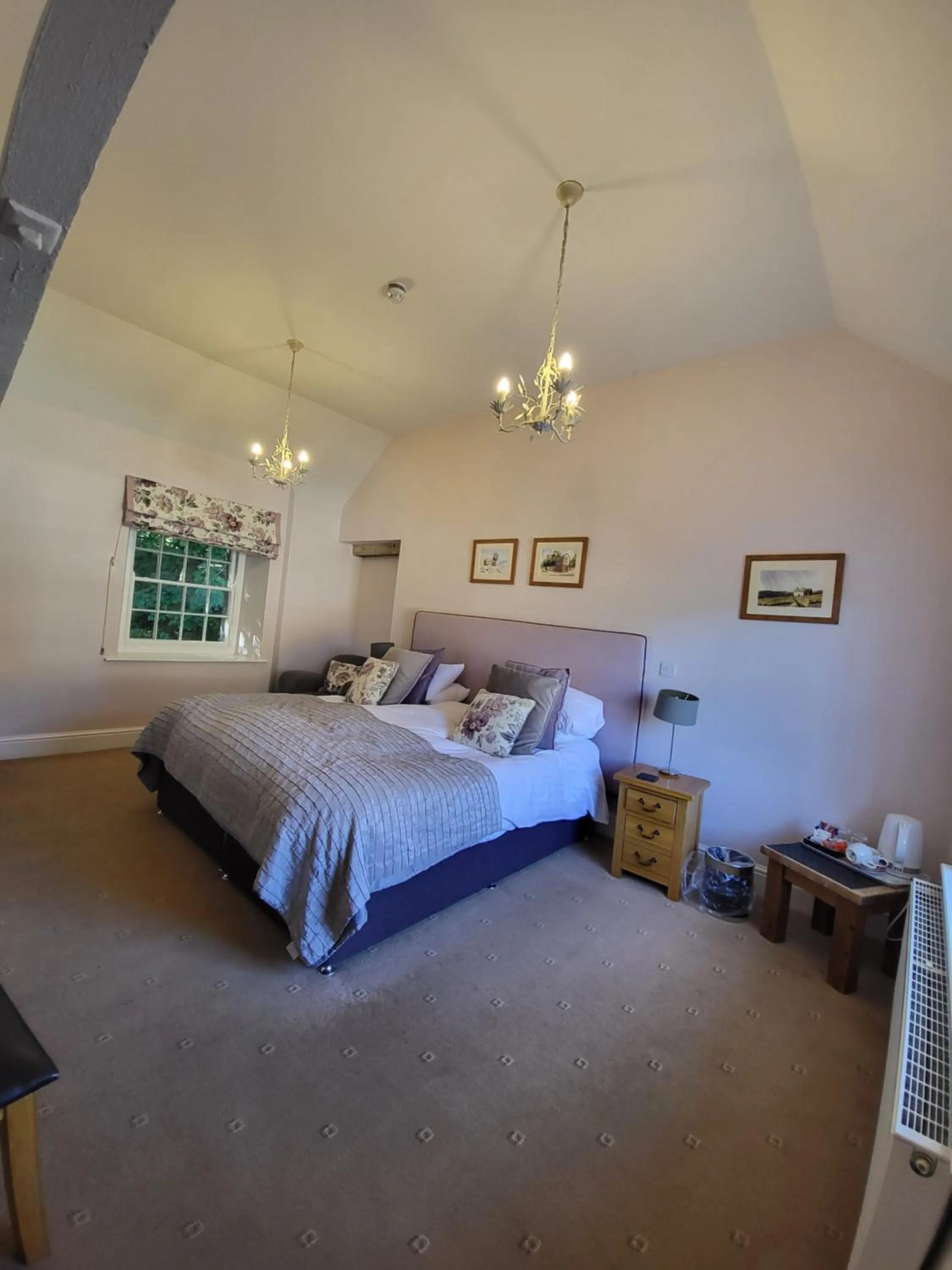 Bed in The Manifold Inn Hotel