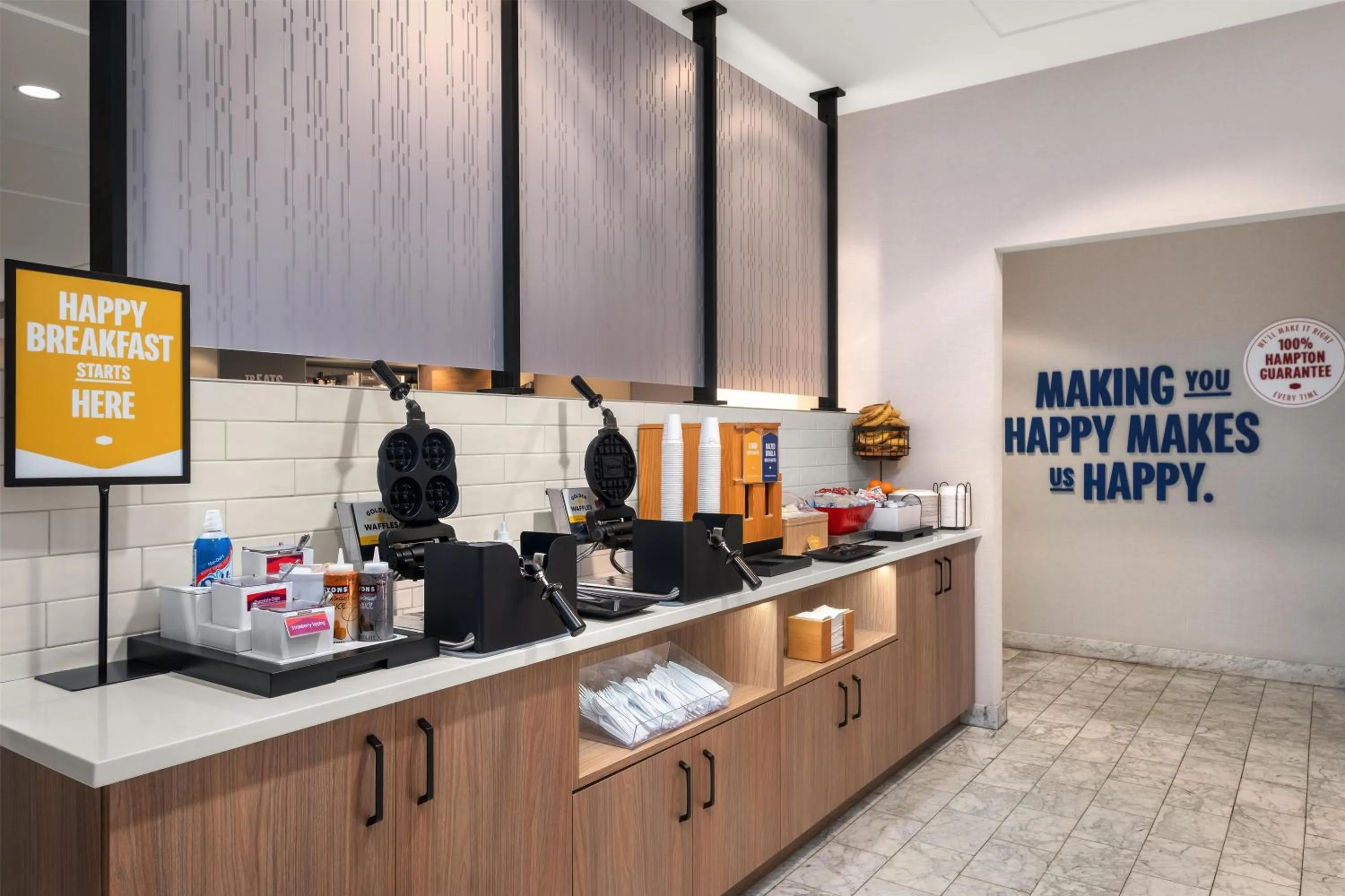 Breakfast in Hampton Inn Majestic Chicago Theatre District