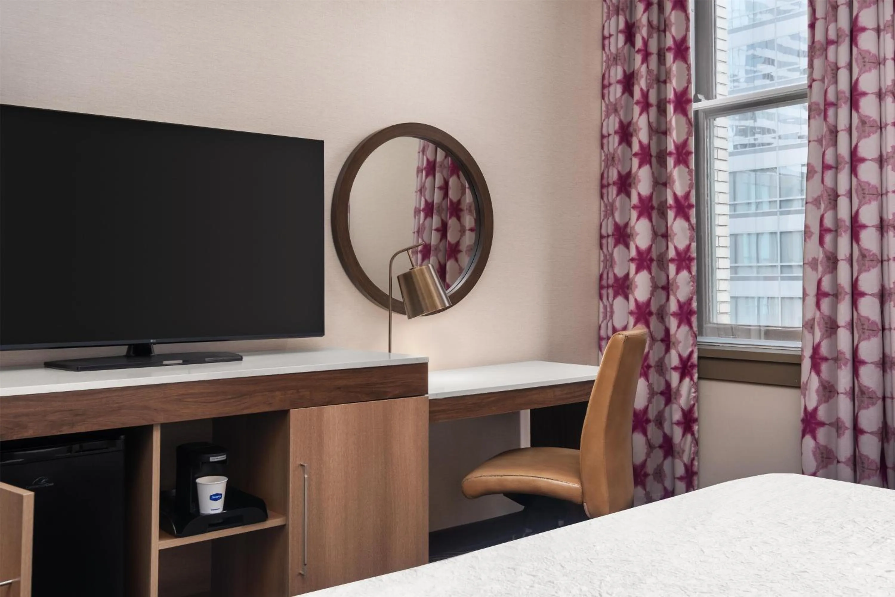 Bedroom, Bed in Hampton Inn Majestic Chicago Theatre District