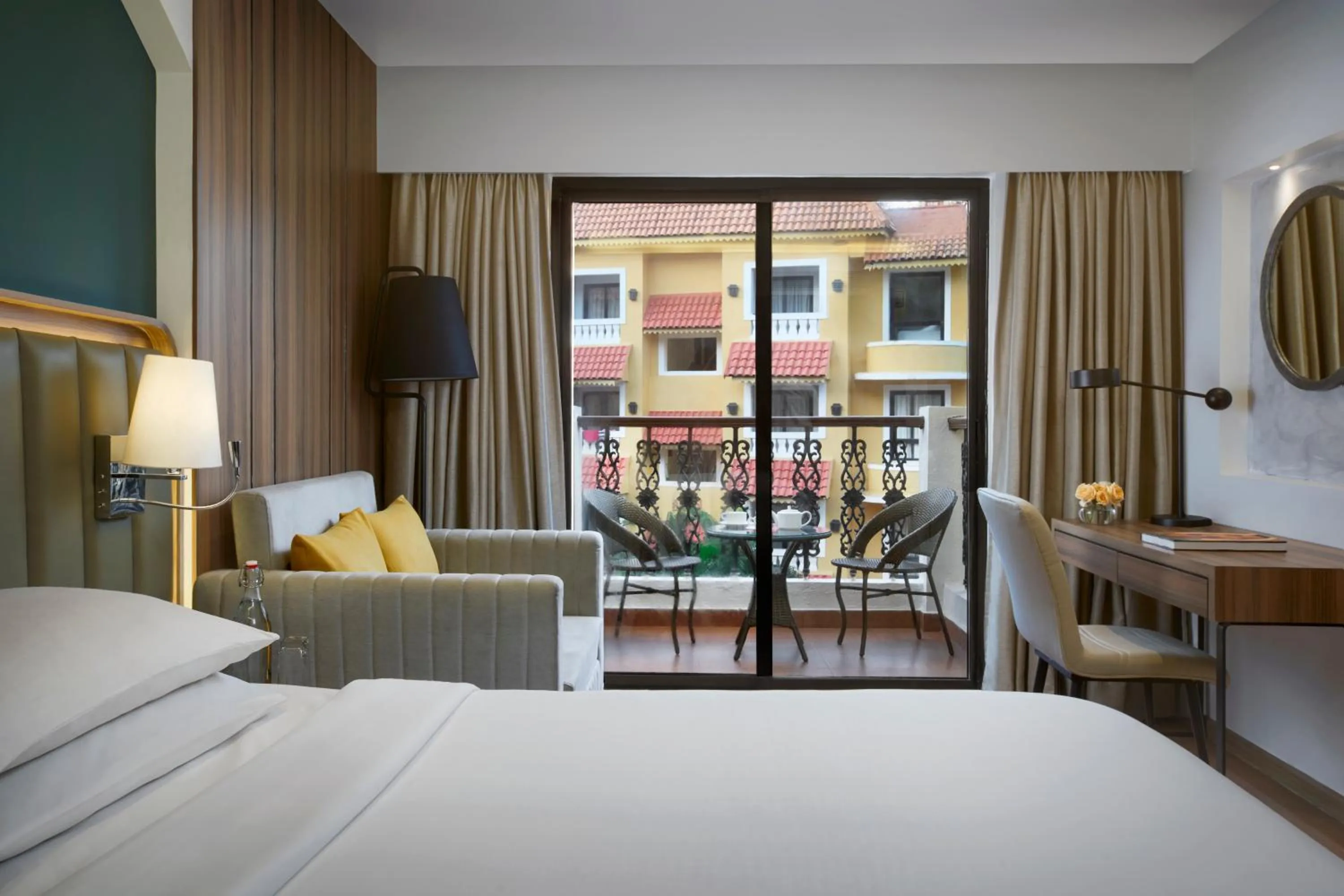 Balcony/Terrace, Bed in Park Inn by Radisson Goa Candolim