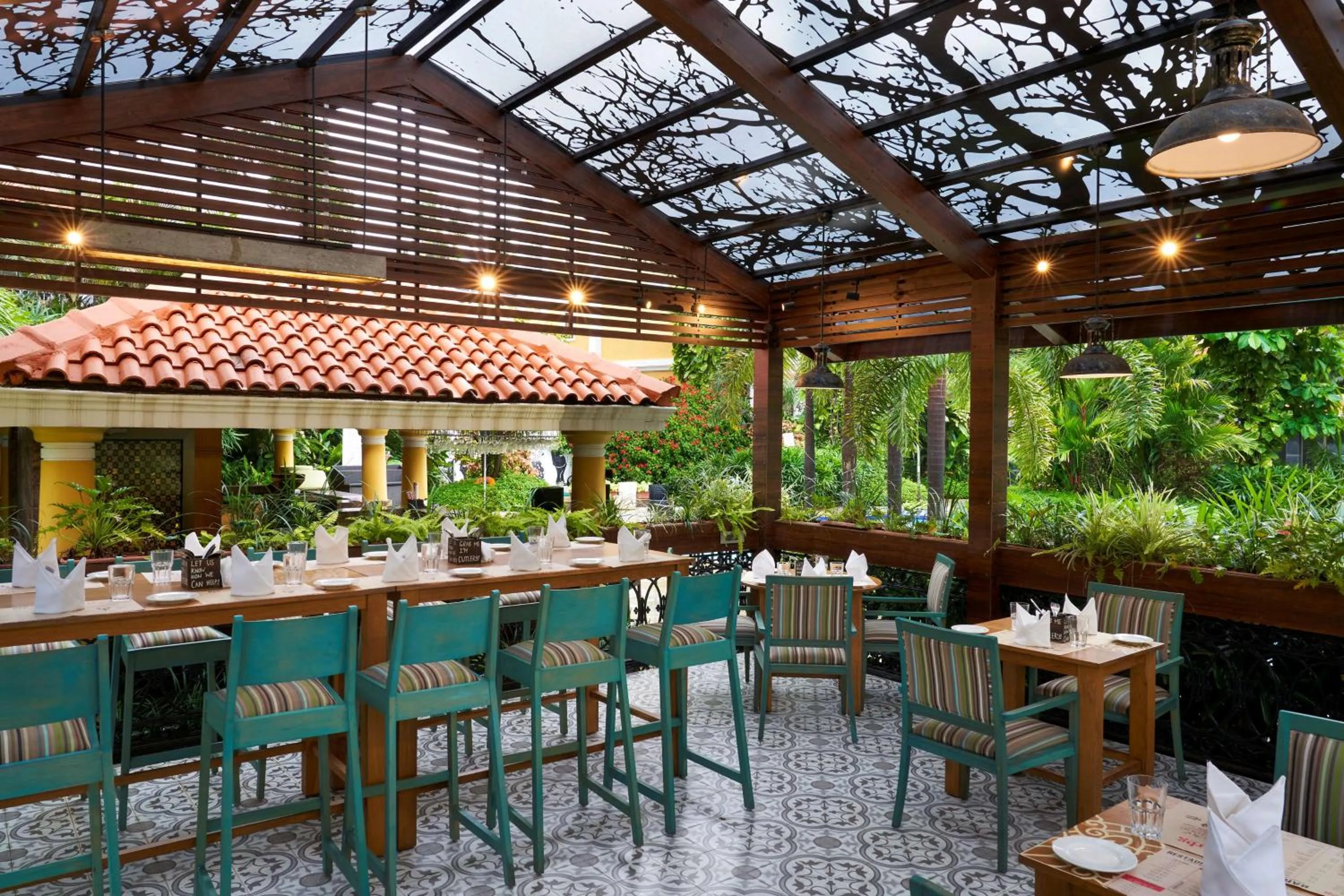 Lounge or bar in Park Inn by Radisson Goa Candolim