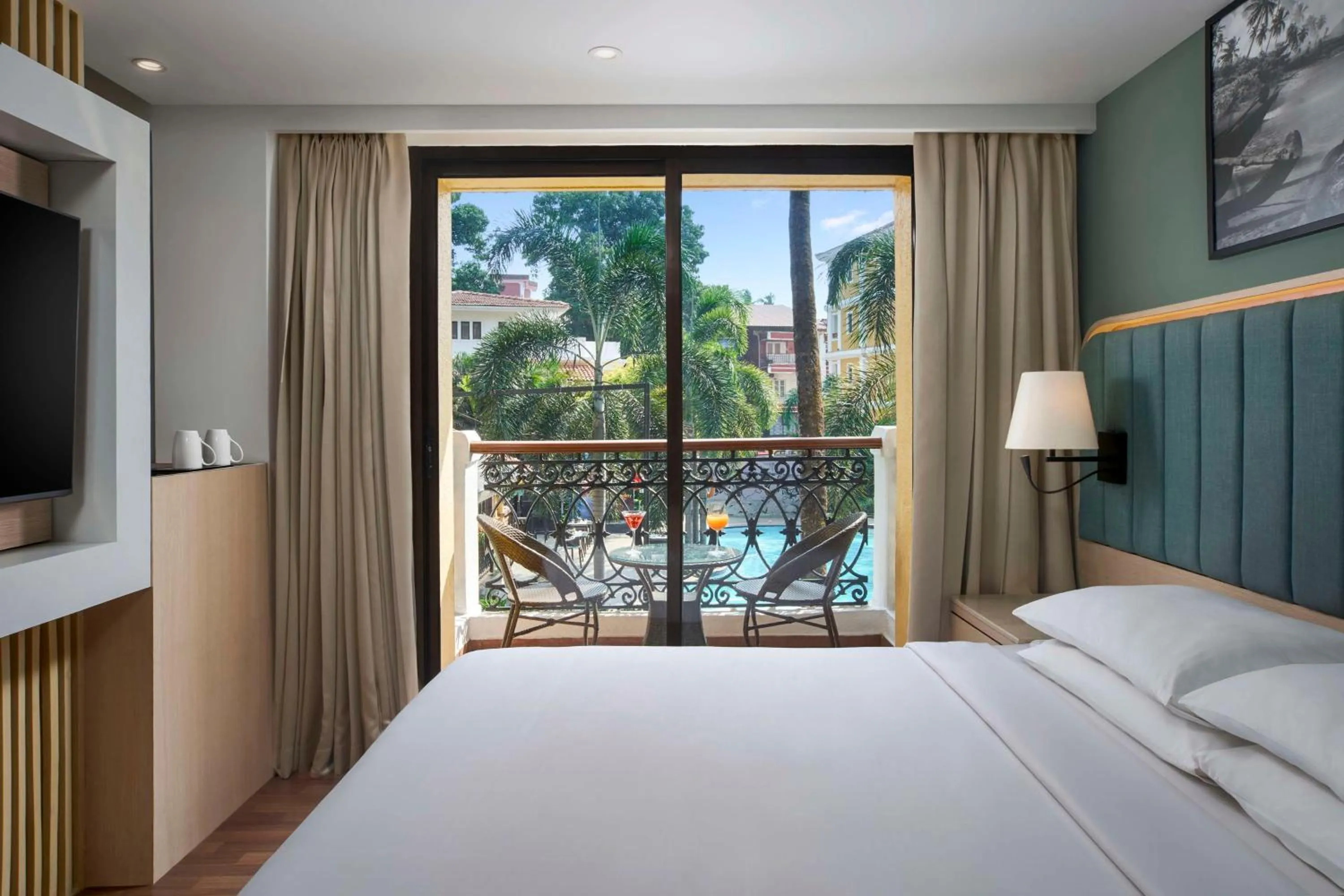 Photo of the whole room, Bed in Park Inn by Radisson Goa Candolim