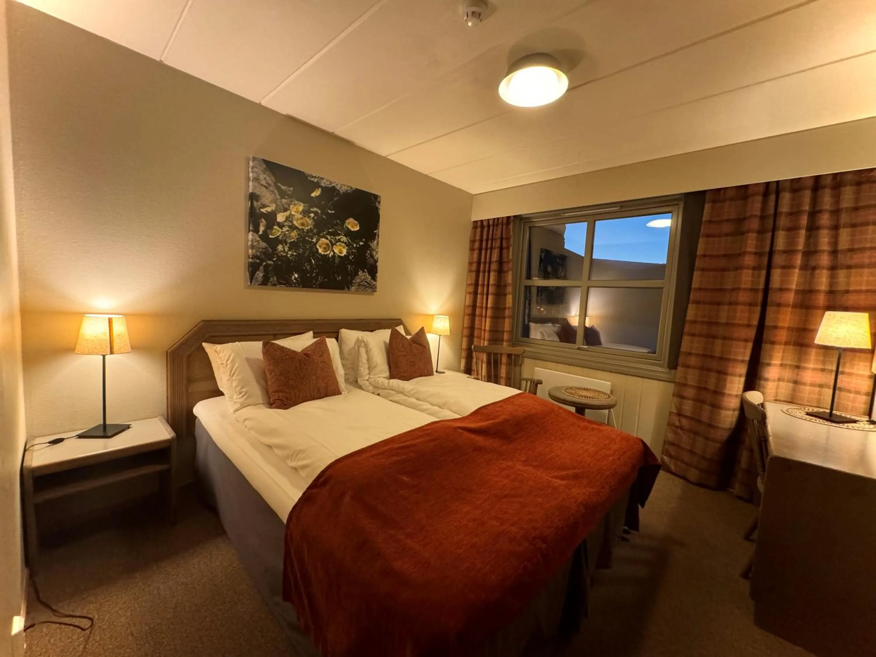 Photo of the whole room, Bed in Grotli Høyfjellshotell