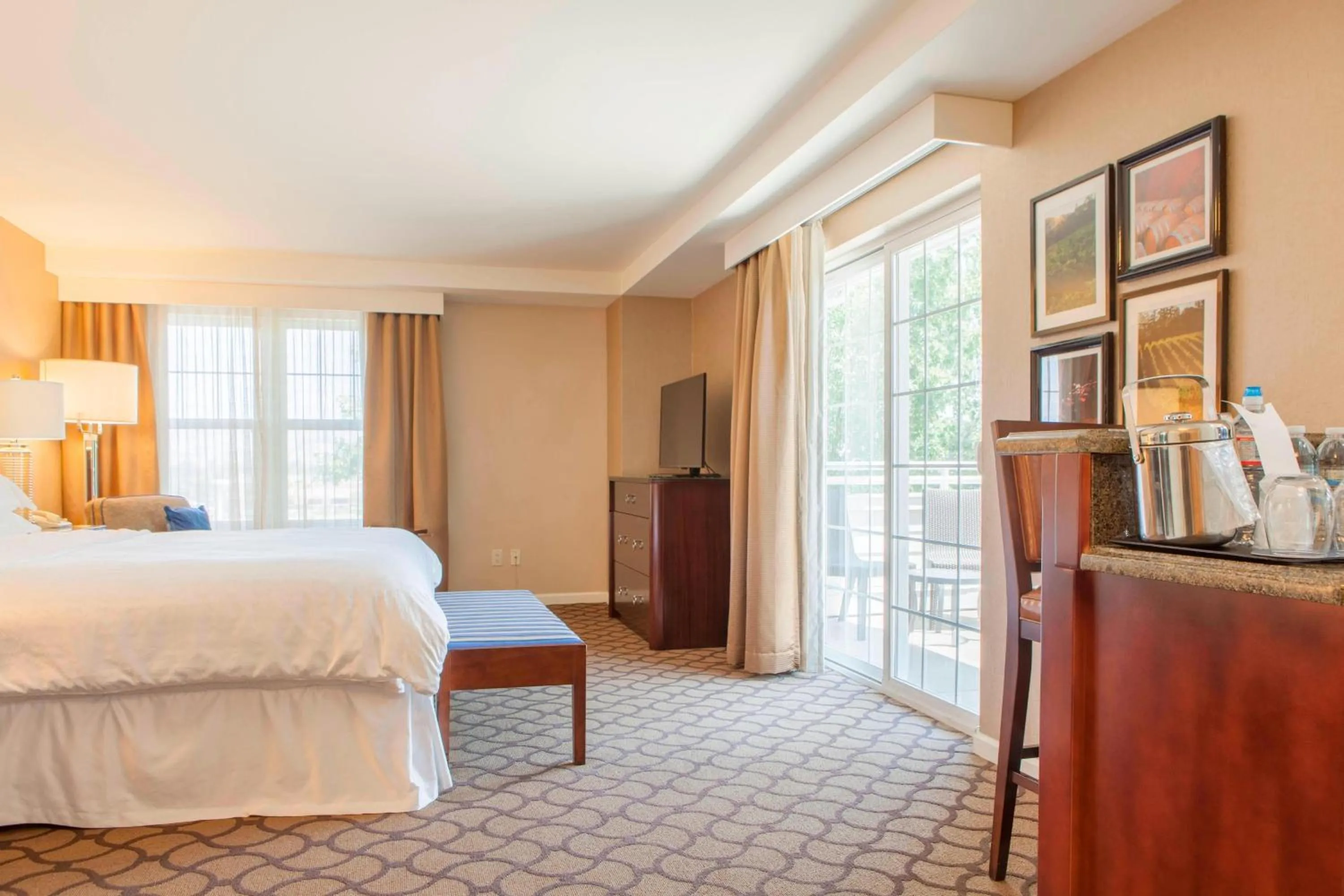 Bedroom, Bed in Sheraton Sonoma Wine Country Petaluma