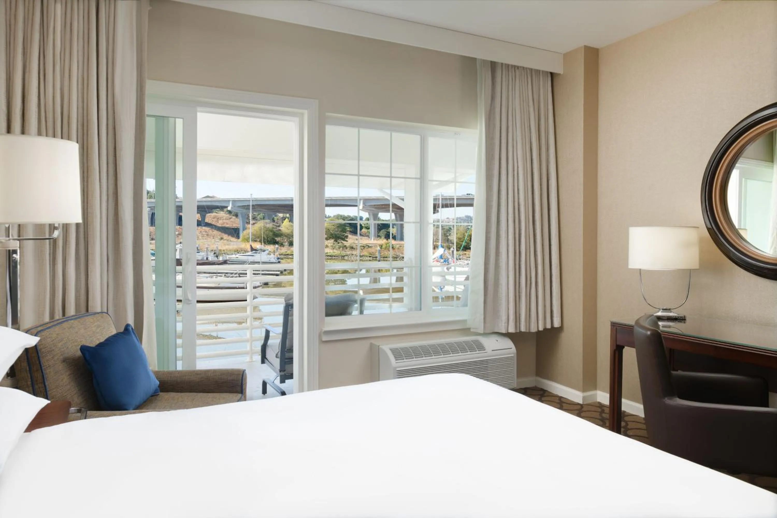 View (from property/room), Bed in Sheraton Sonoma Wine Country Petaluma