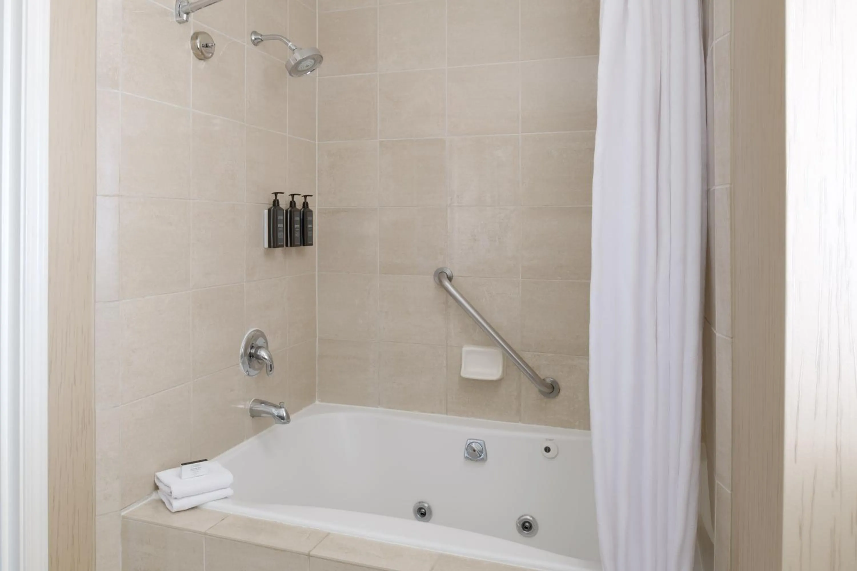 Bathroom in Sheraton Sonoma Wine Country Petaluma