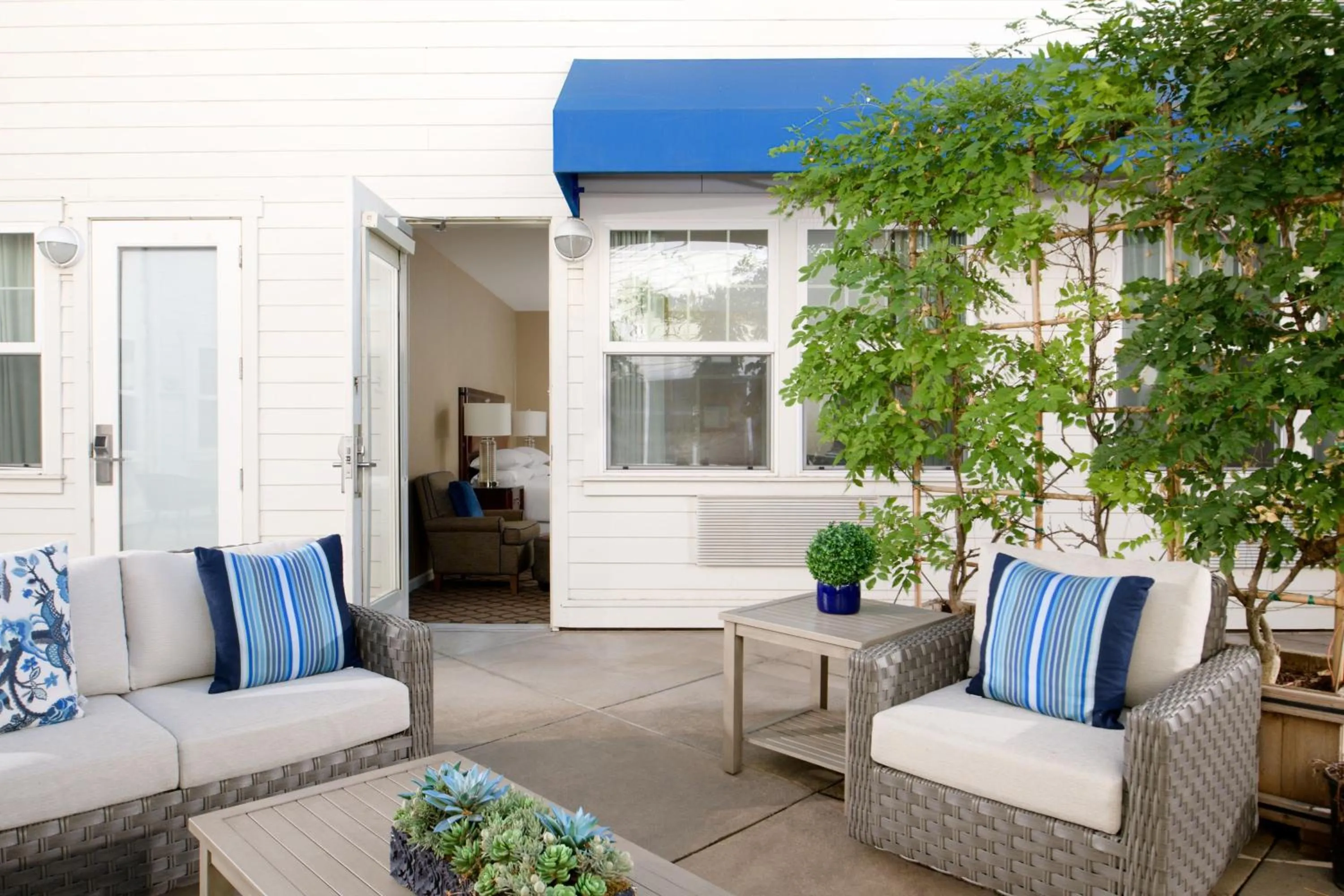 Photo of the whole room in Sheraton Sonoma Wine Country Petaluma