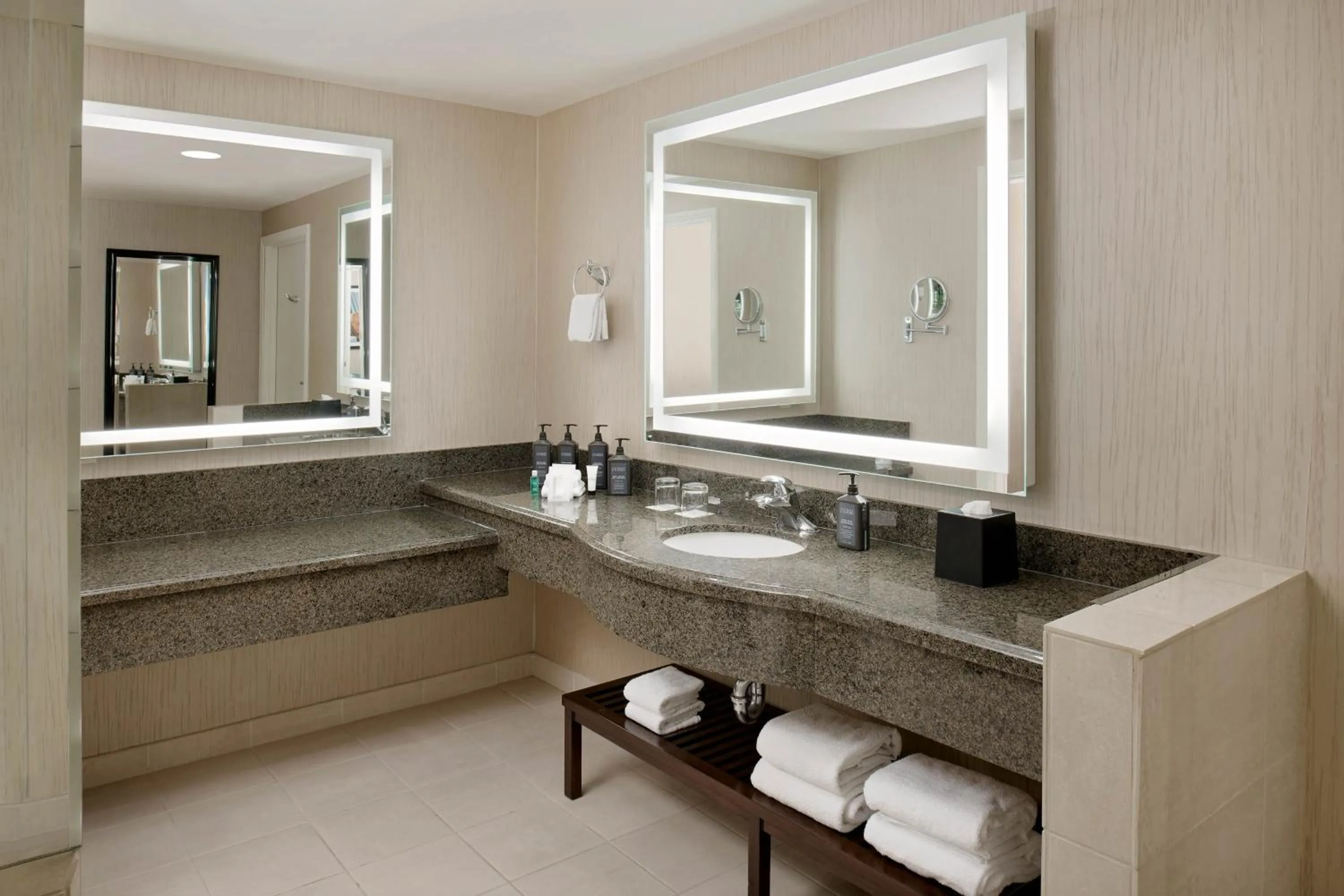 Bathroom in Sheraton Sonoma Wine Country Petaluma