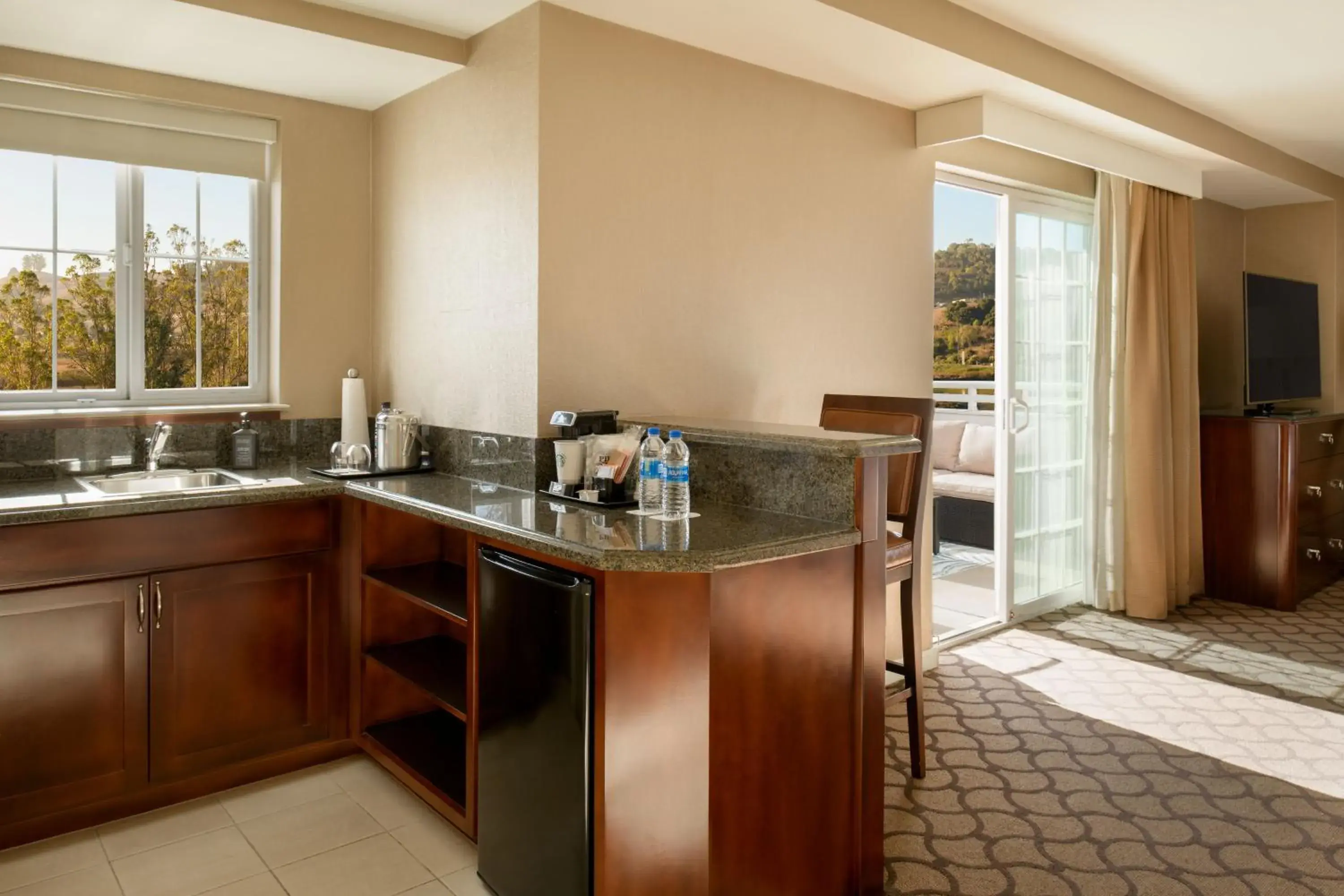 Junior King Suite with Marina View in Sheraton Sonoma Wine Country Petaluma Junior King Suite with Marina View in Sheraton Sonoma Wine Country Petaluma