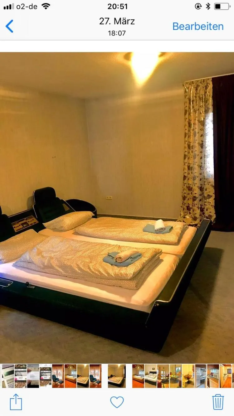 Bed in Hotel Landhaus Köln