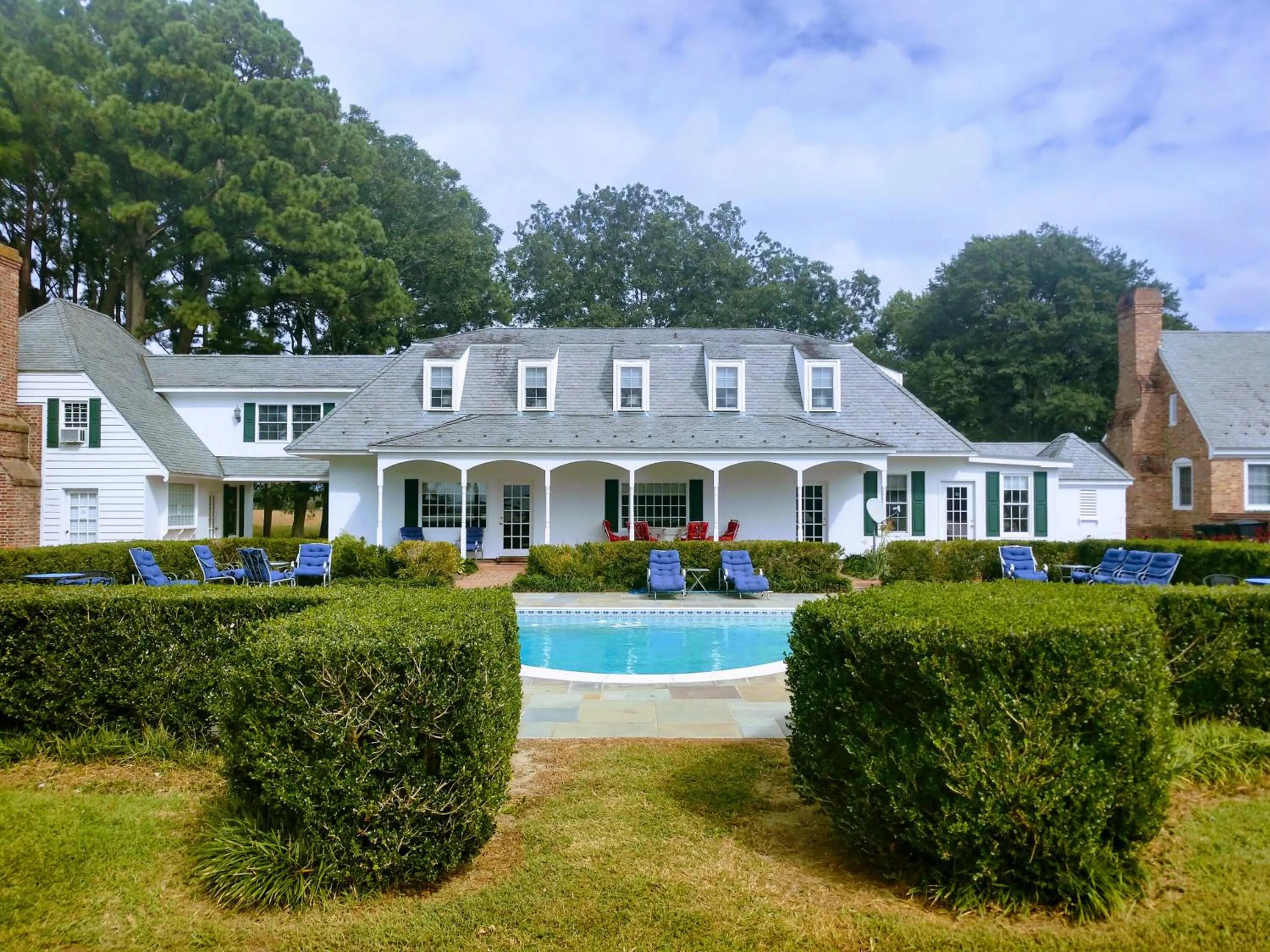 Property building in Kingsbay Mansion and Vacation Rental Houses