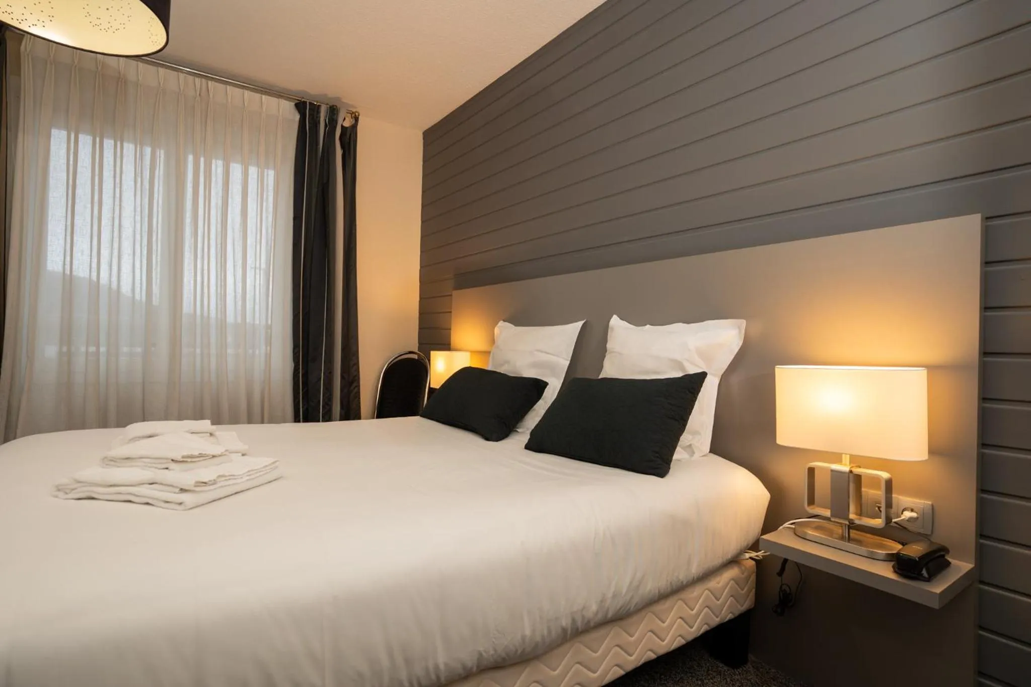 Bed in Hôtel La Réserve