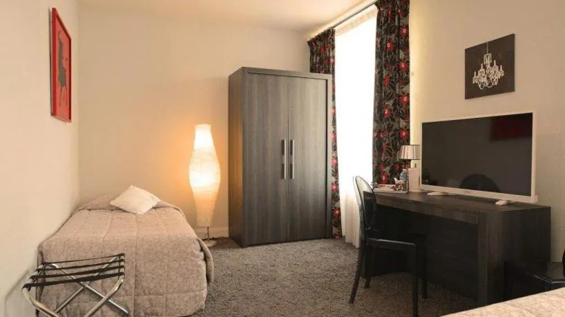 Deluxe Double Room with Balcony & lake view in Hôtel La Réserve