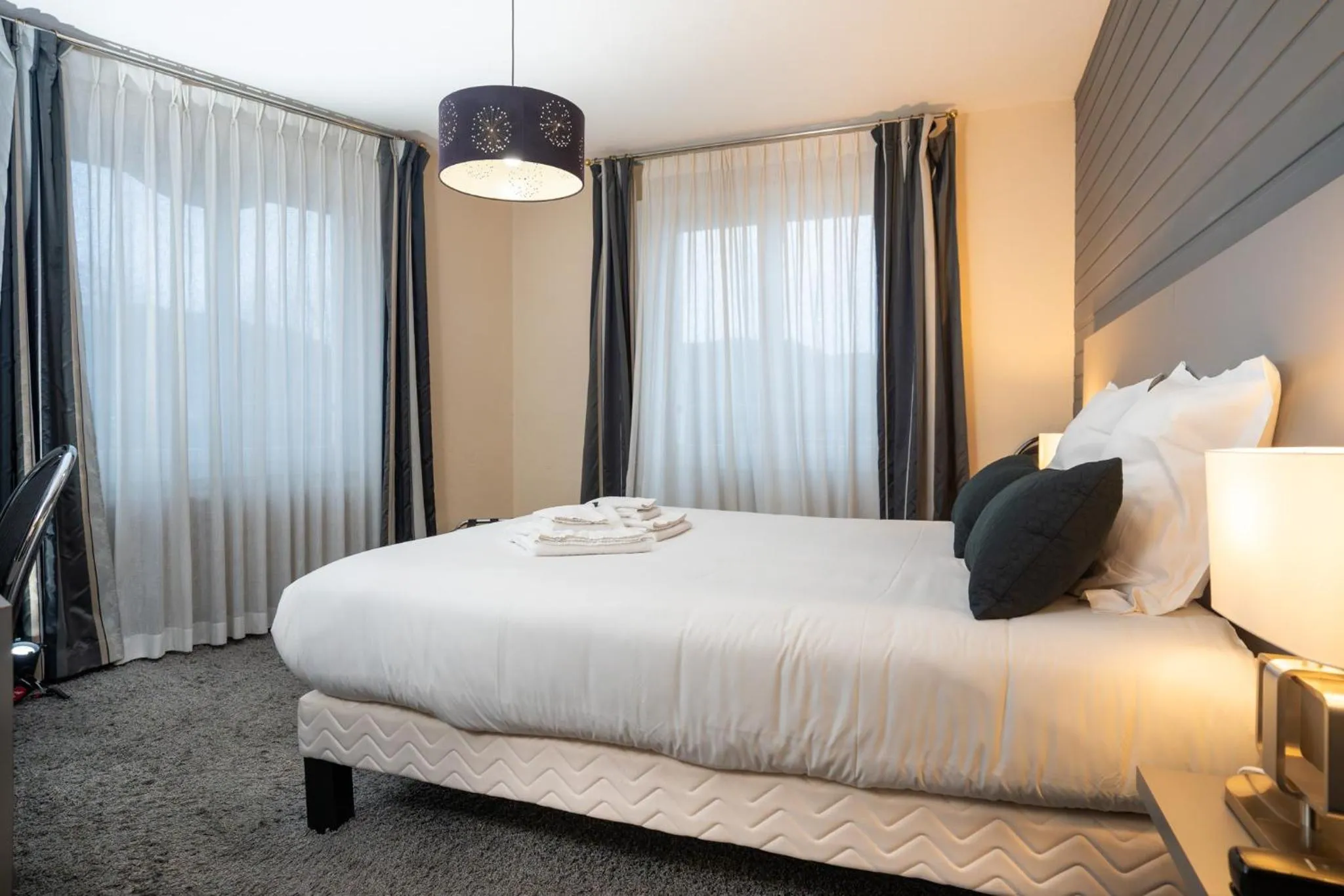 Bed in Hôtel La Réserve