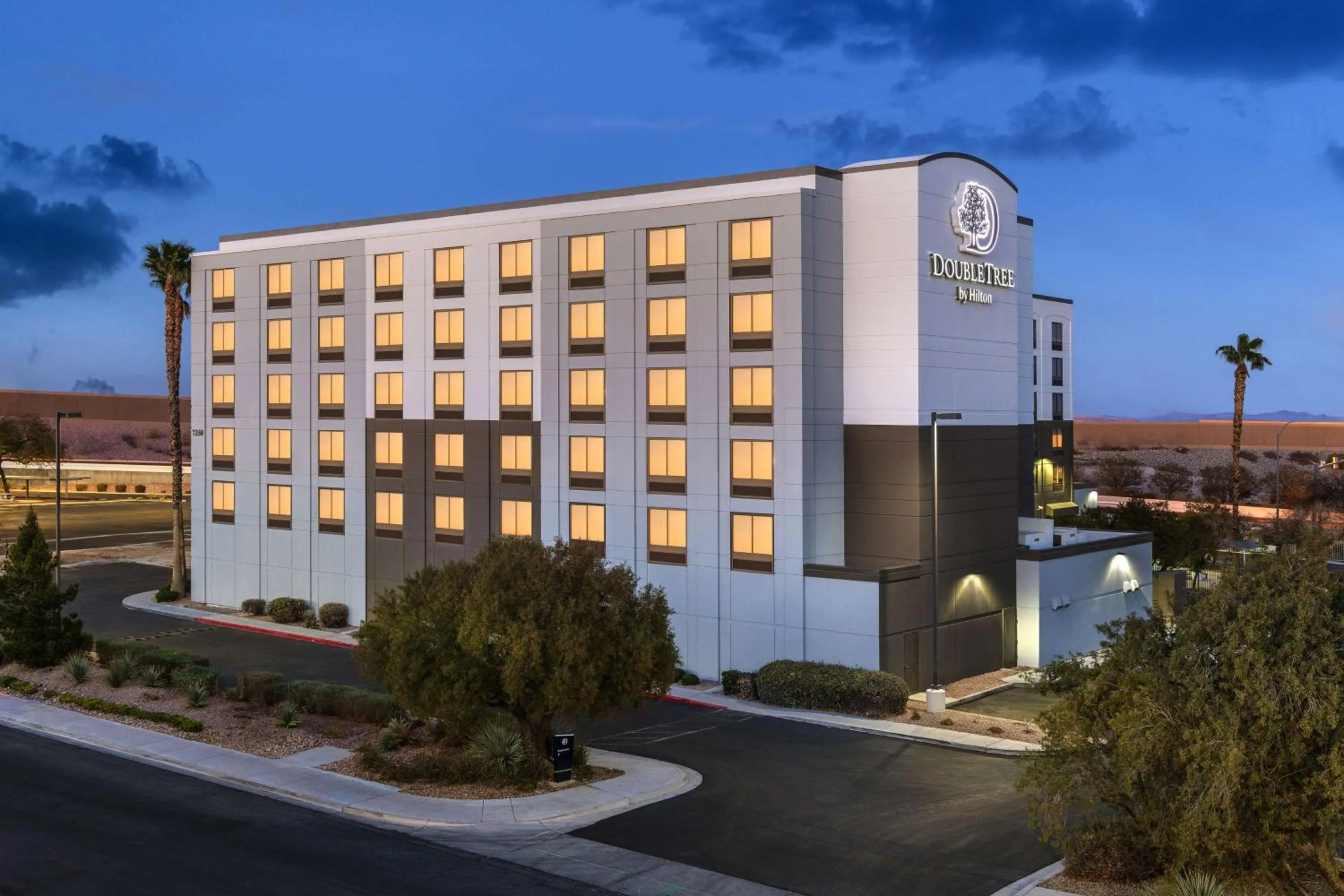 Property building in DoubleTree by Hilton Las Vegas Airport