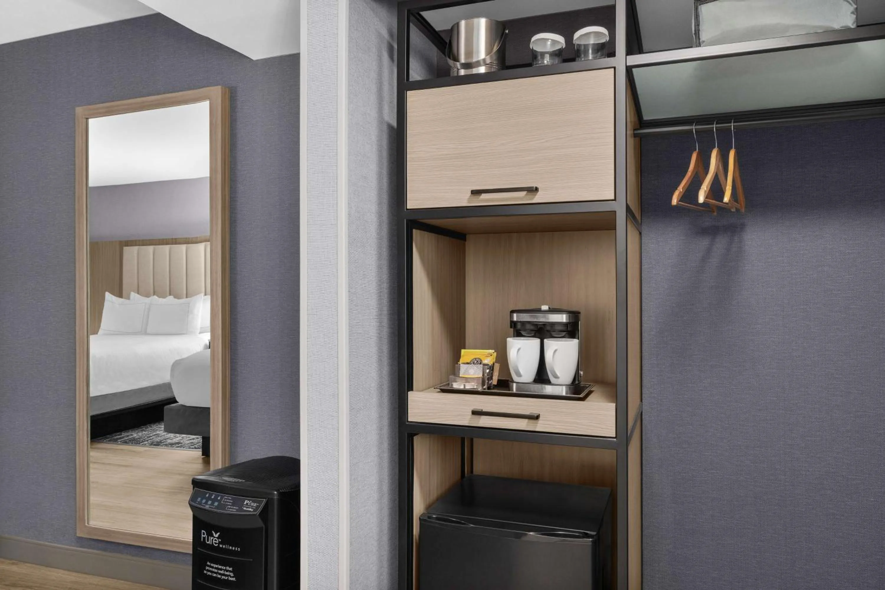 Photo of the whole room, Bed in DoubleTree by Hilton Las Vegas Airport