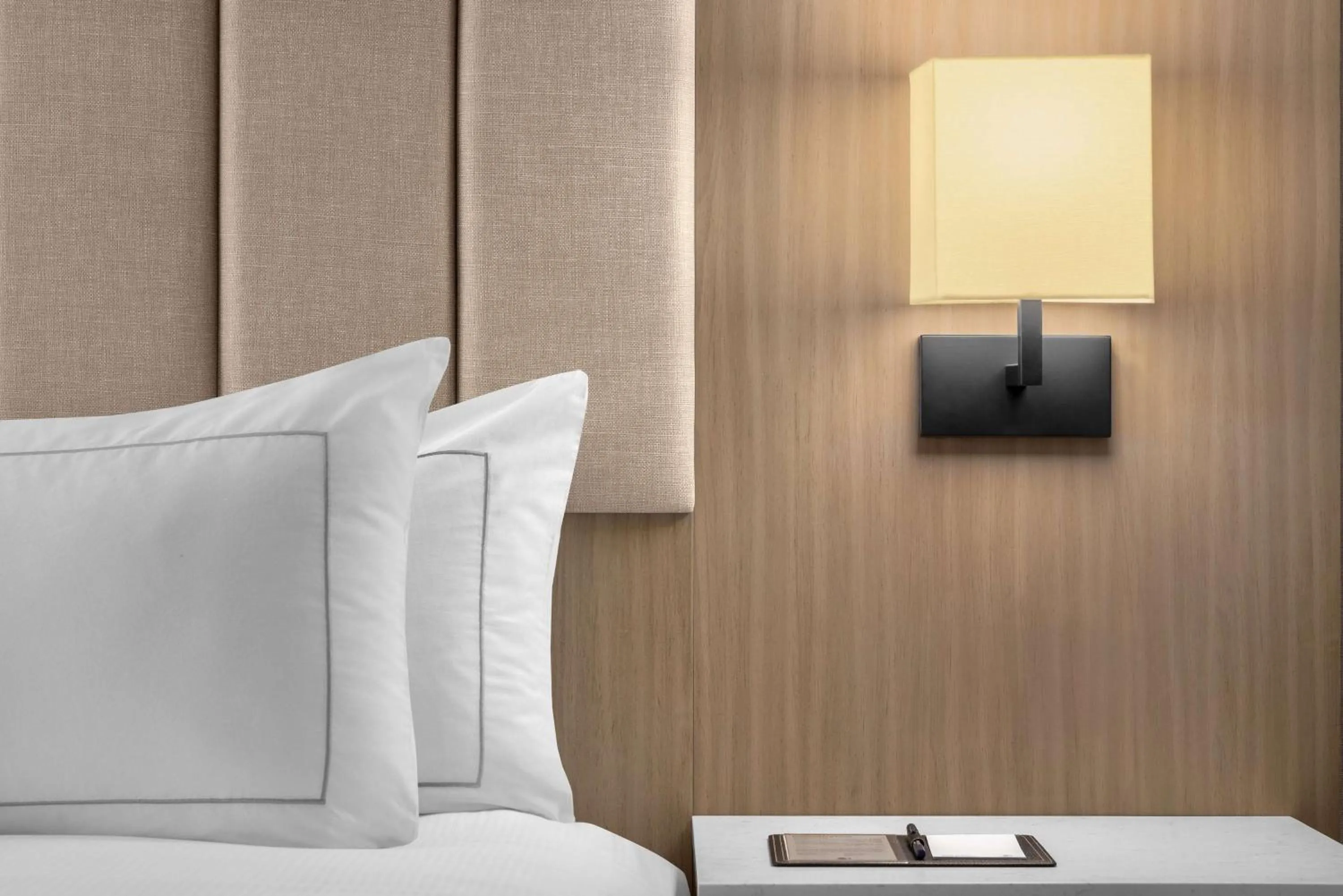 Bed in DoubleTree by Hilton Las Vegas Airport