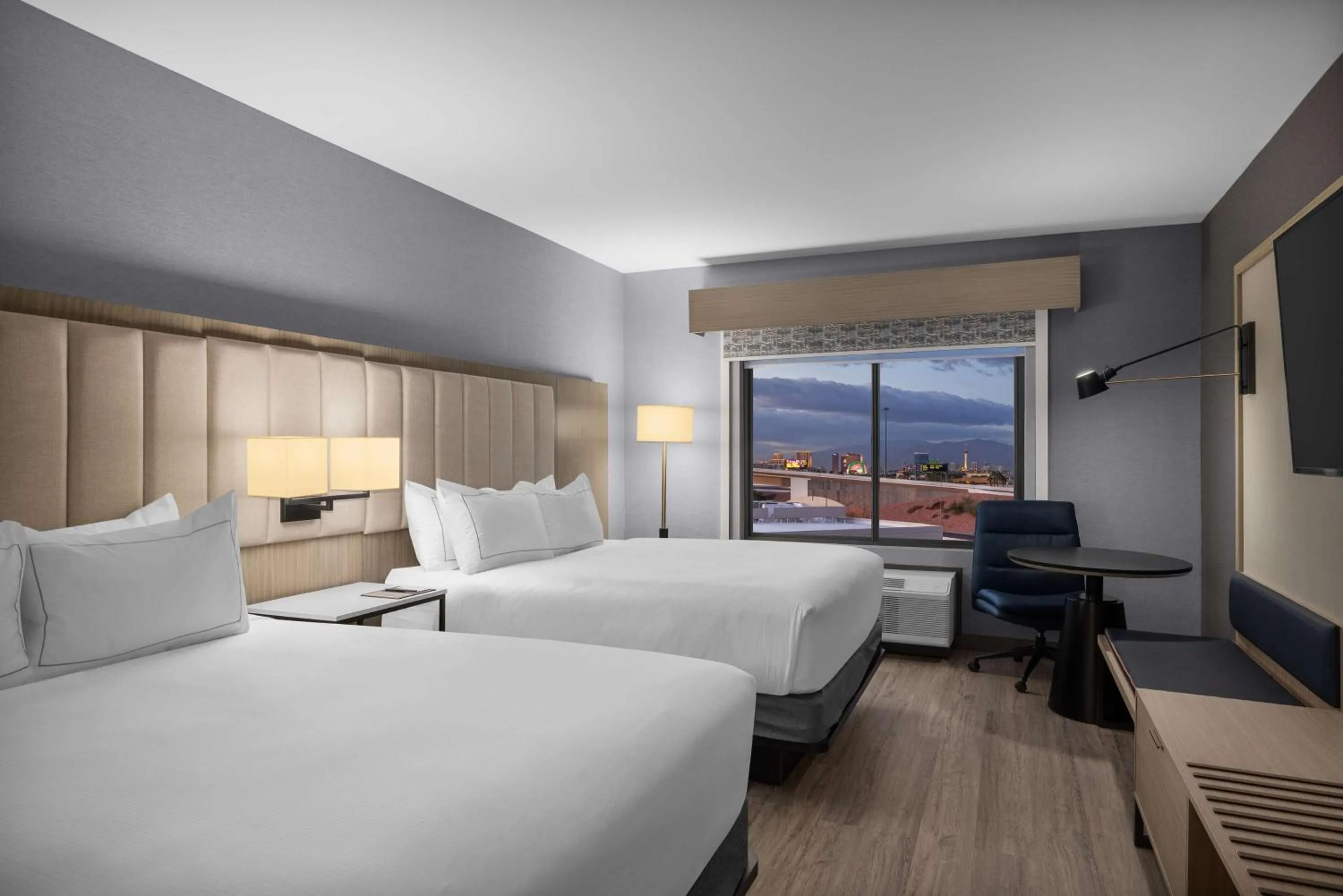 Bedroom, Bed in DoubleTree by Hilton Las Vegas Airport