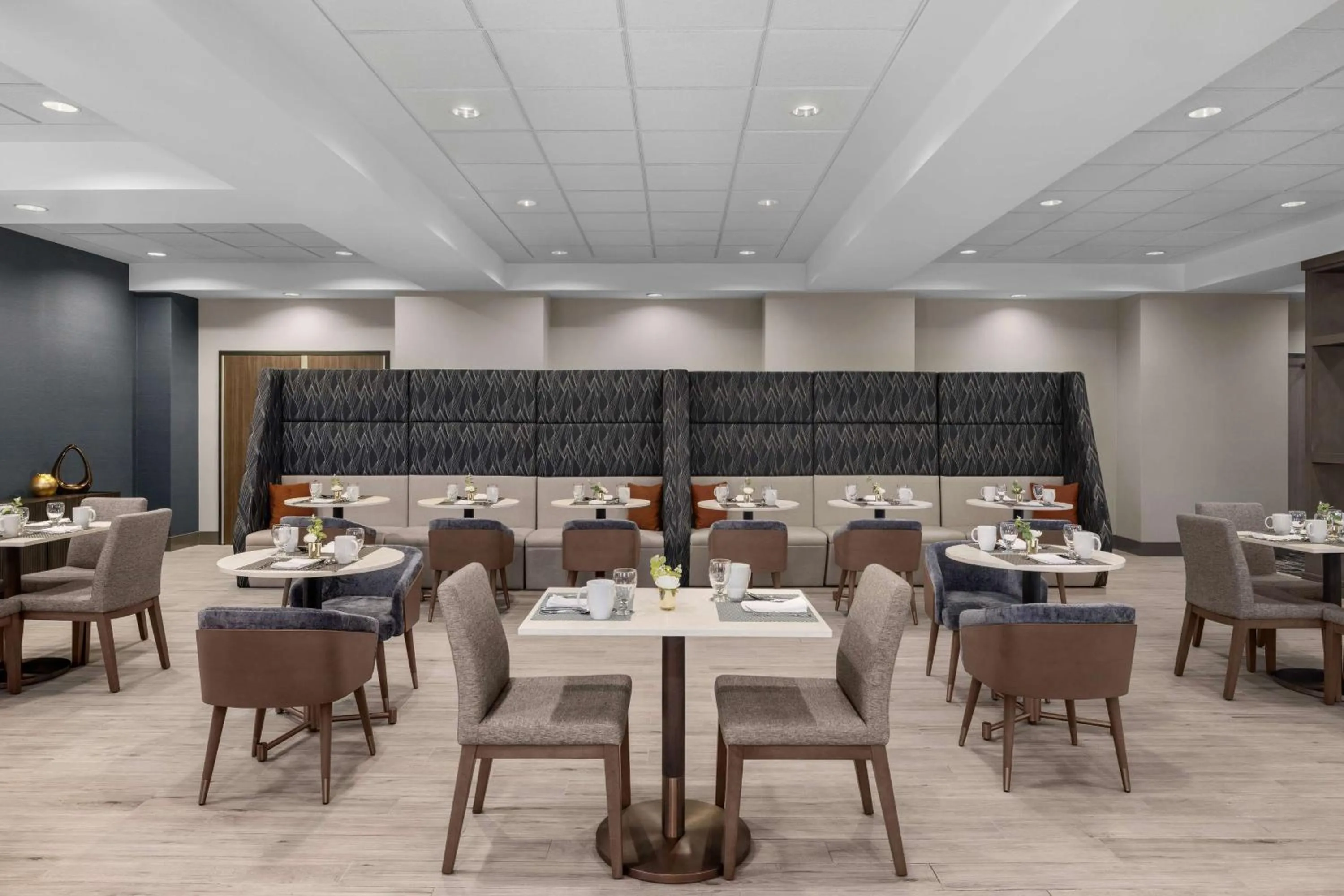 Restaurant/places to eat in DoubleTree by Hilton Las Vegas Airport