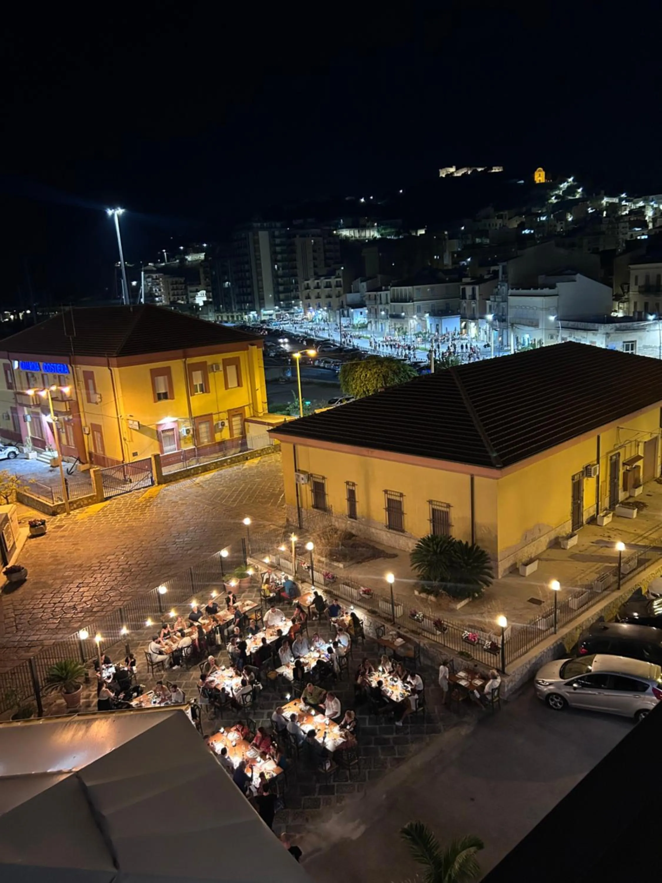 Restaurant/places to eat in Hotel Al Faro