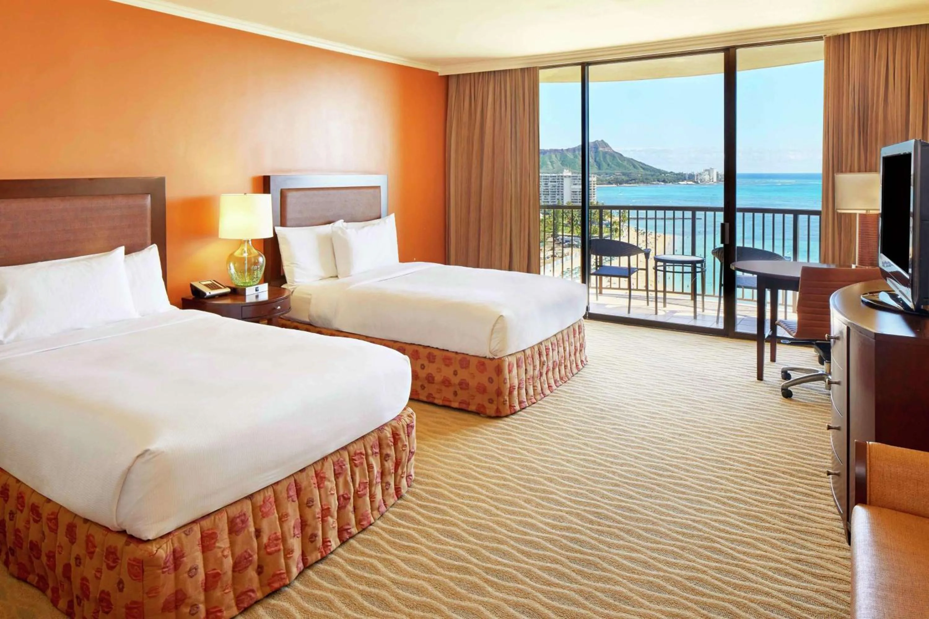 Bed in Hilton Hawaiian Village Waikiki Beach Resort