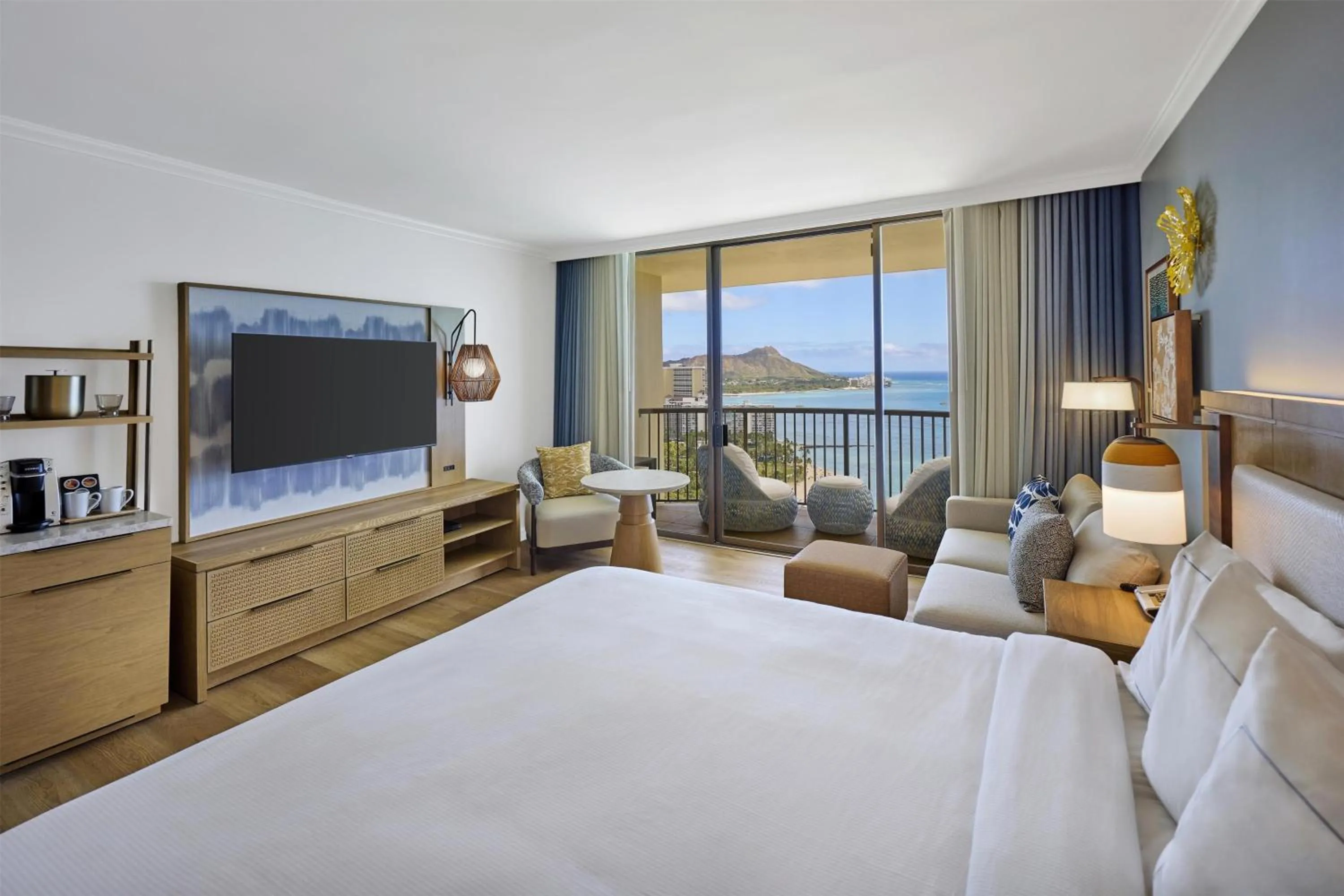 View (from property/room), Bed in Hilton Hawaiian Village Waikiki Beach Resort