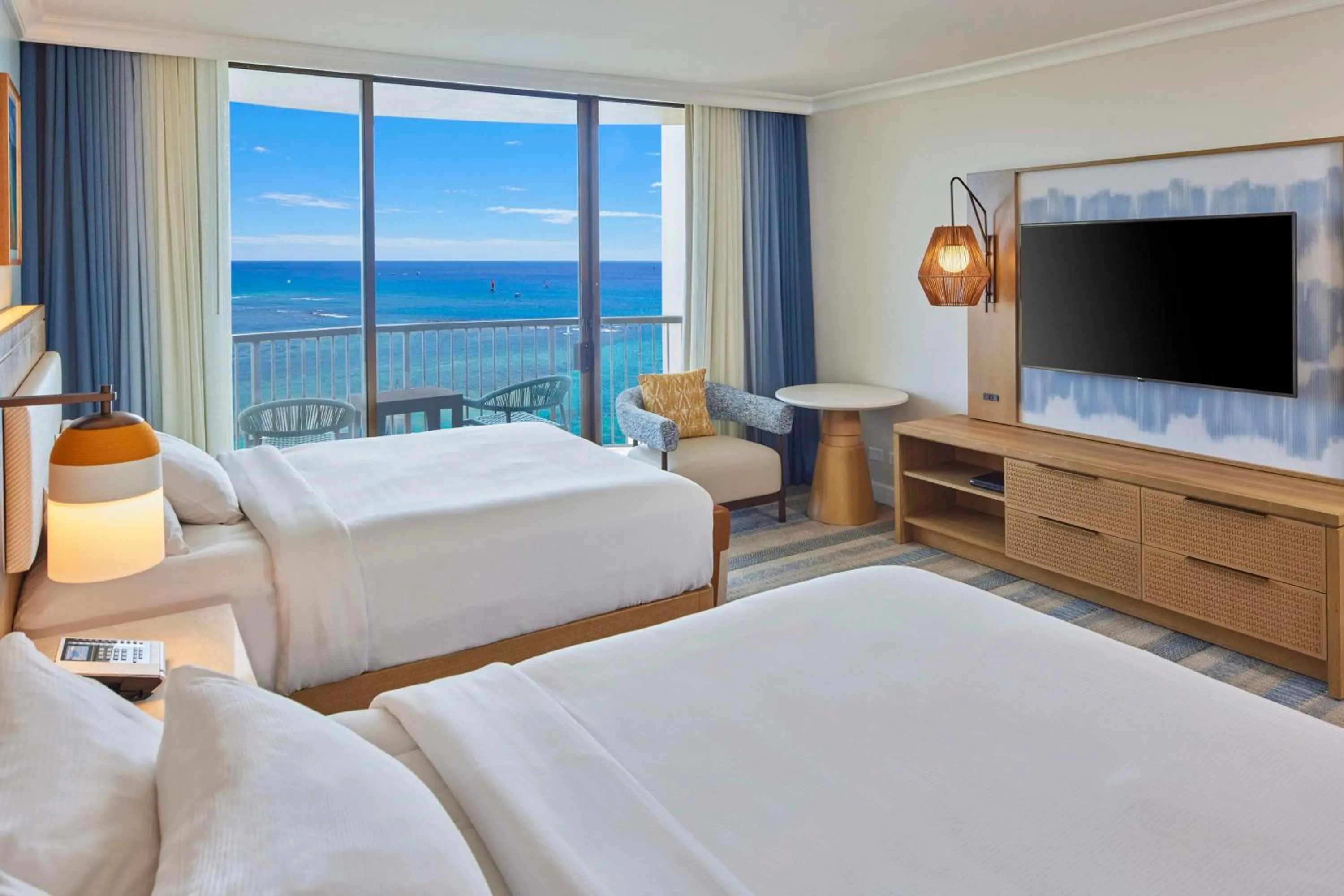 Bed in Hilton Hawaiian Village Waikiki Beach Resort