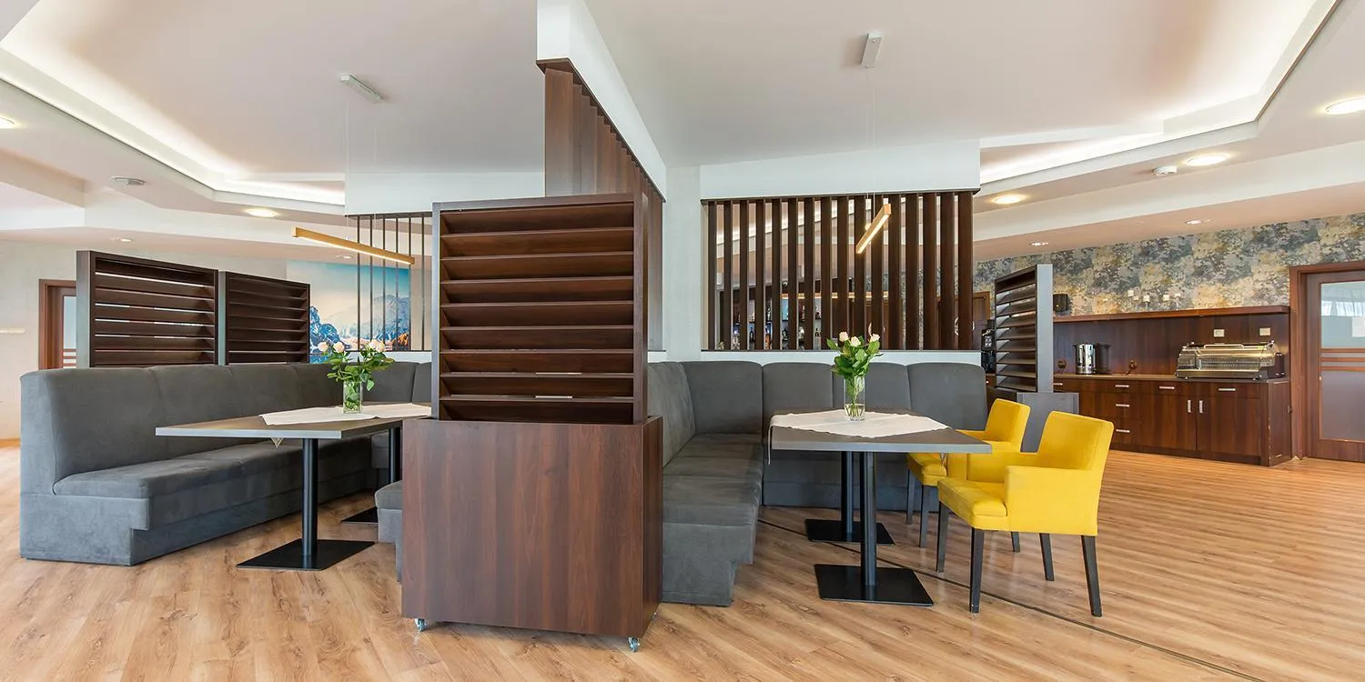 Restaurant/places to eat in Hotel Esperanto