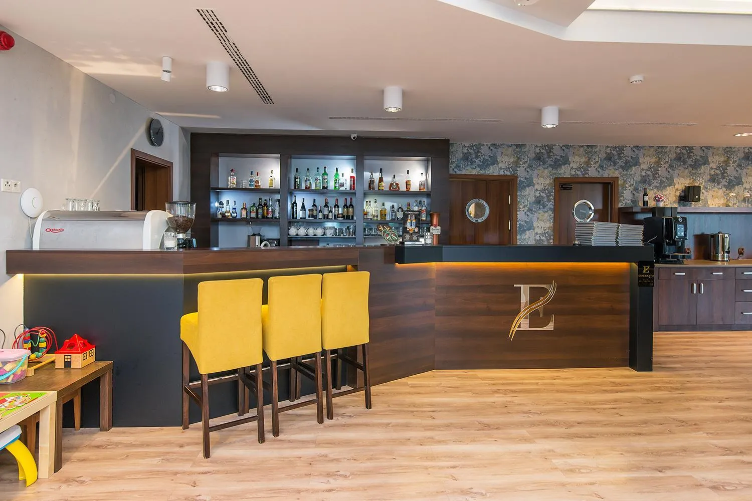 Restaurant/places to eat in Hotel Esperanto