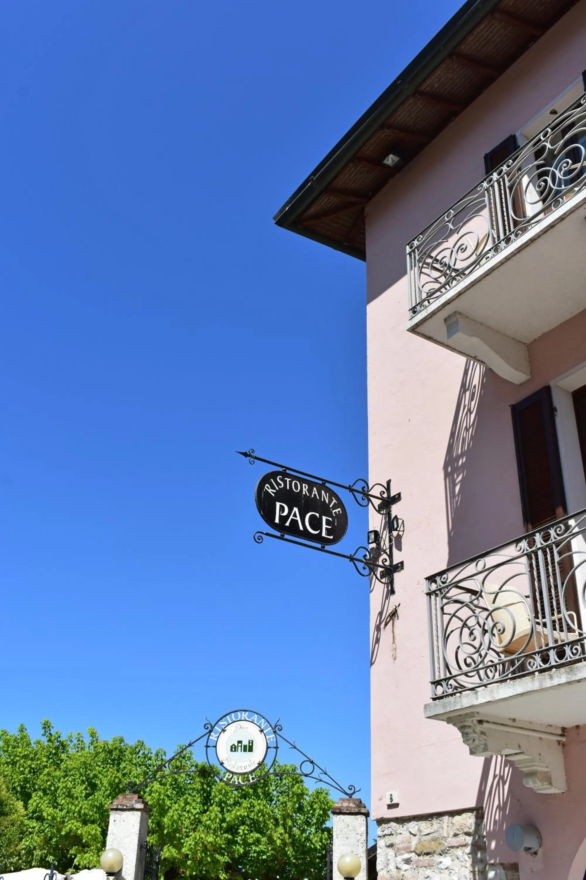 Restaurant/places to eat in Hotel Pace