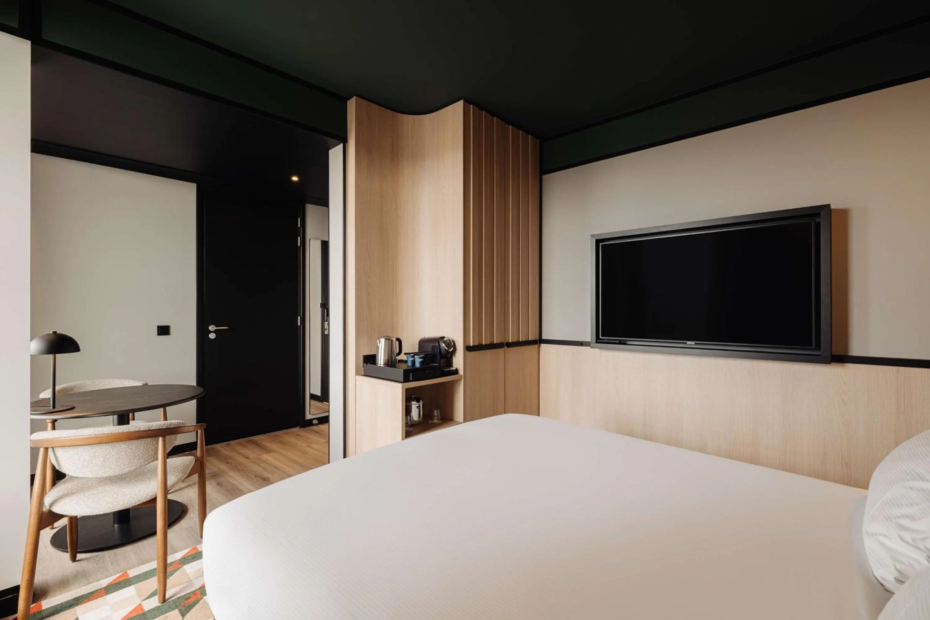 Bed in DoubleTree by Hilton Amsterdam Centraal Station