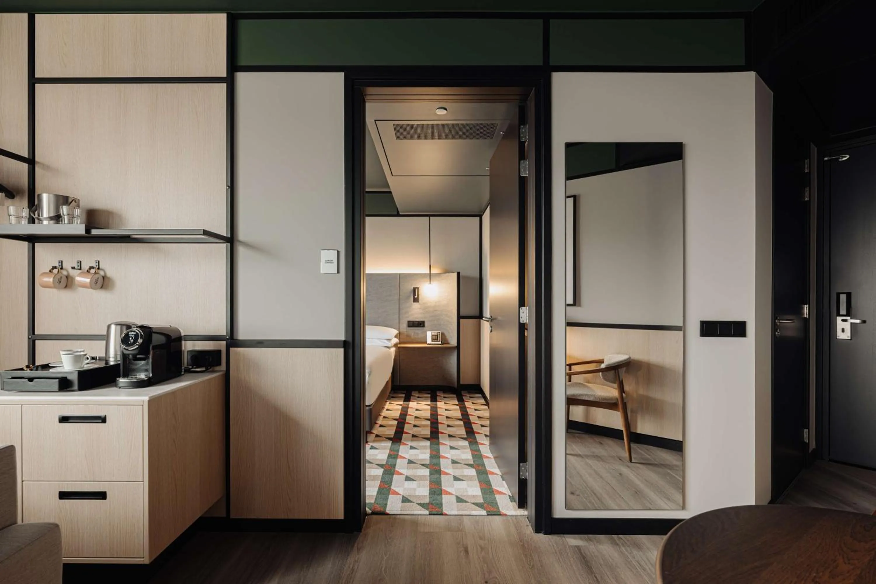 Living room, Bed in DoubleTree by Hilton Amsterdam Centraal Station