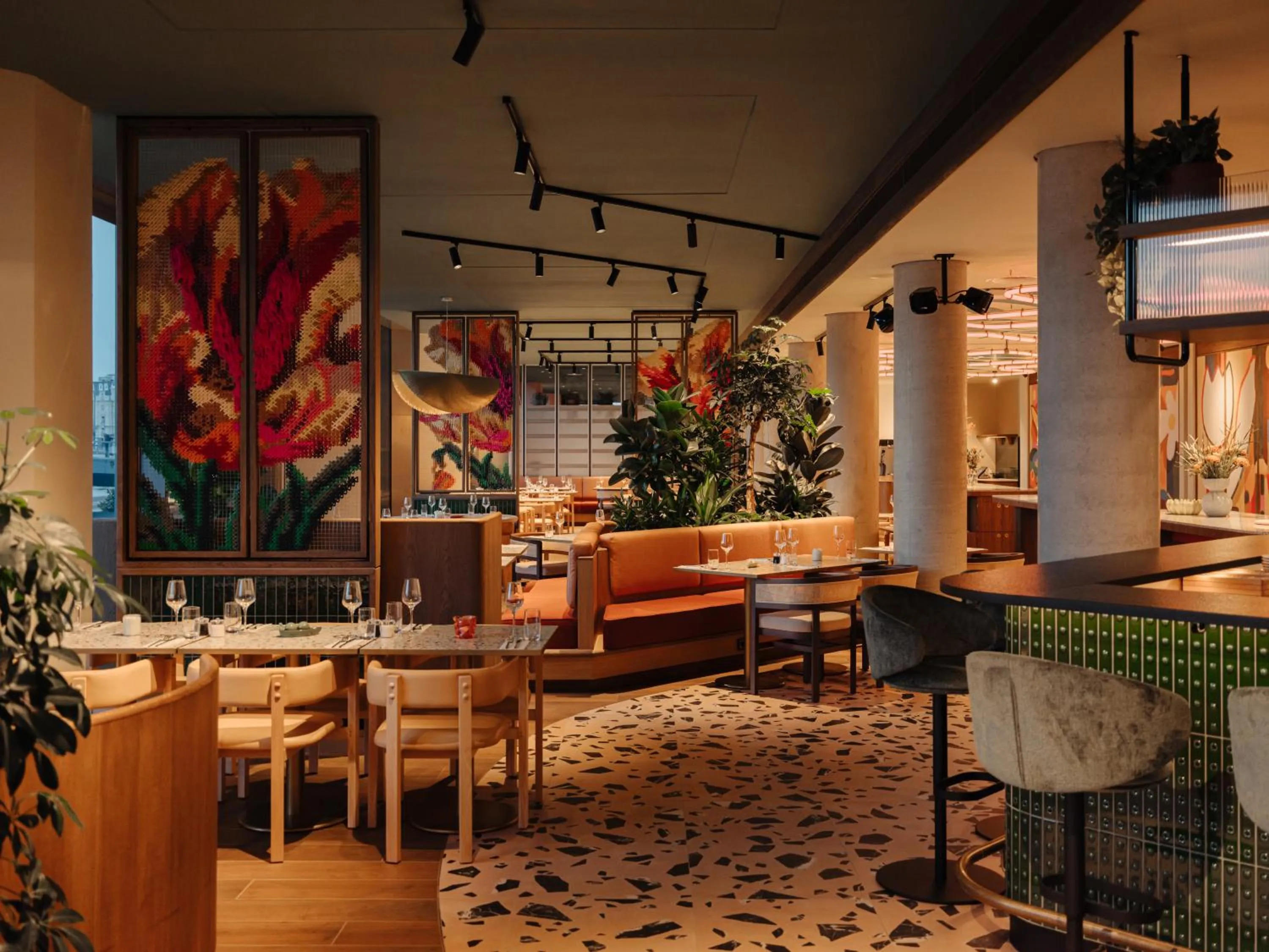 Restaurant/places to eat in DoubleTree by Hilton Amsterdam Centraal Station