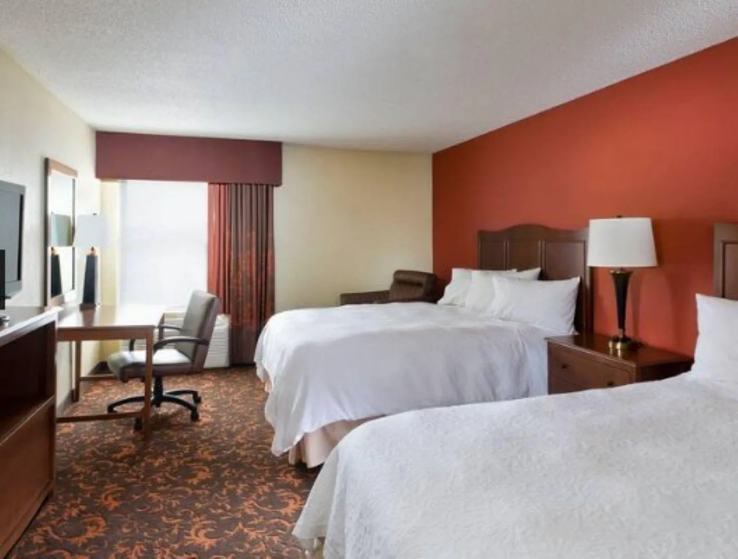 Bed in Hampton Inn Chicago-Tinley Park