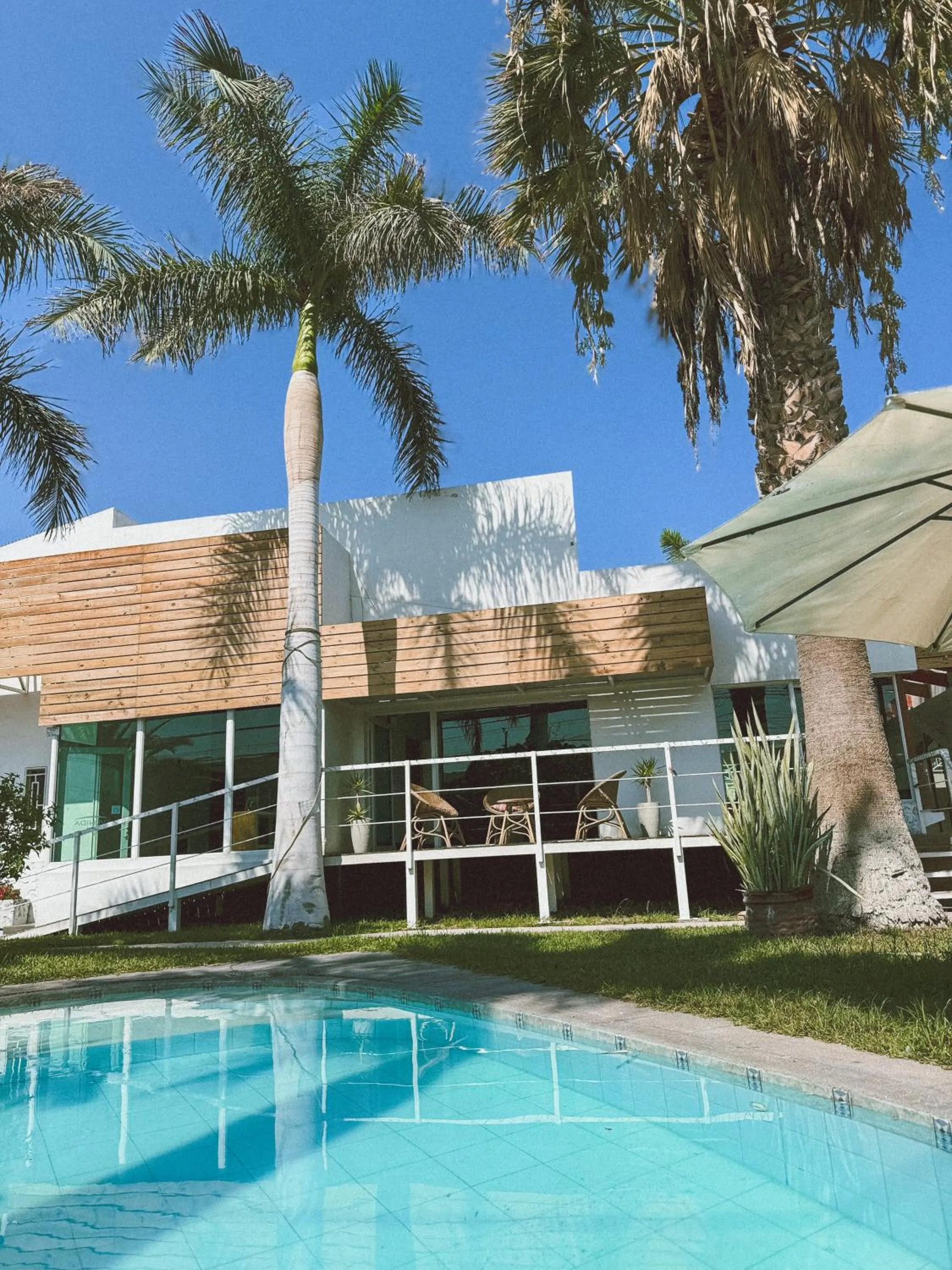 Swimming pool in Hotel Avenida en Arica